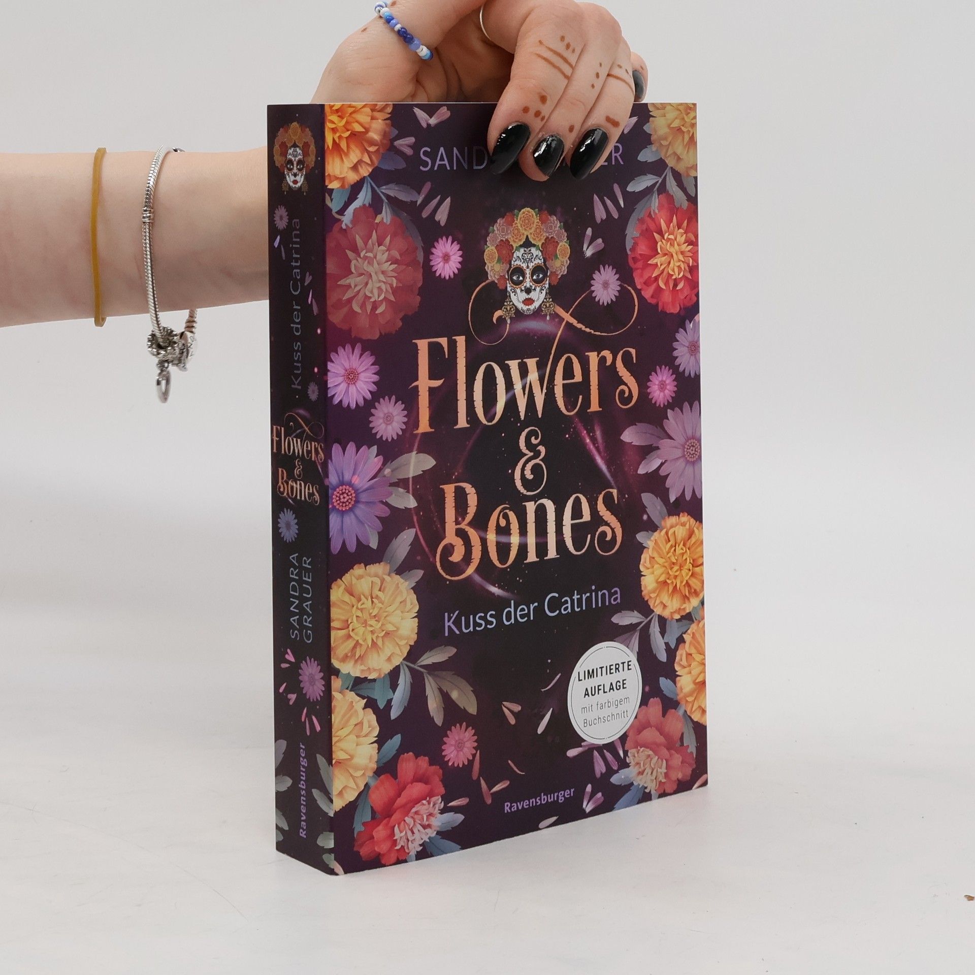 Sandra Grauer Flowers & Bones, Band 2: Kuss der Catrina (Limitierte Auflage mit Farbschnitt!)