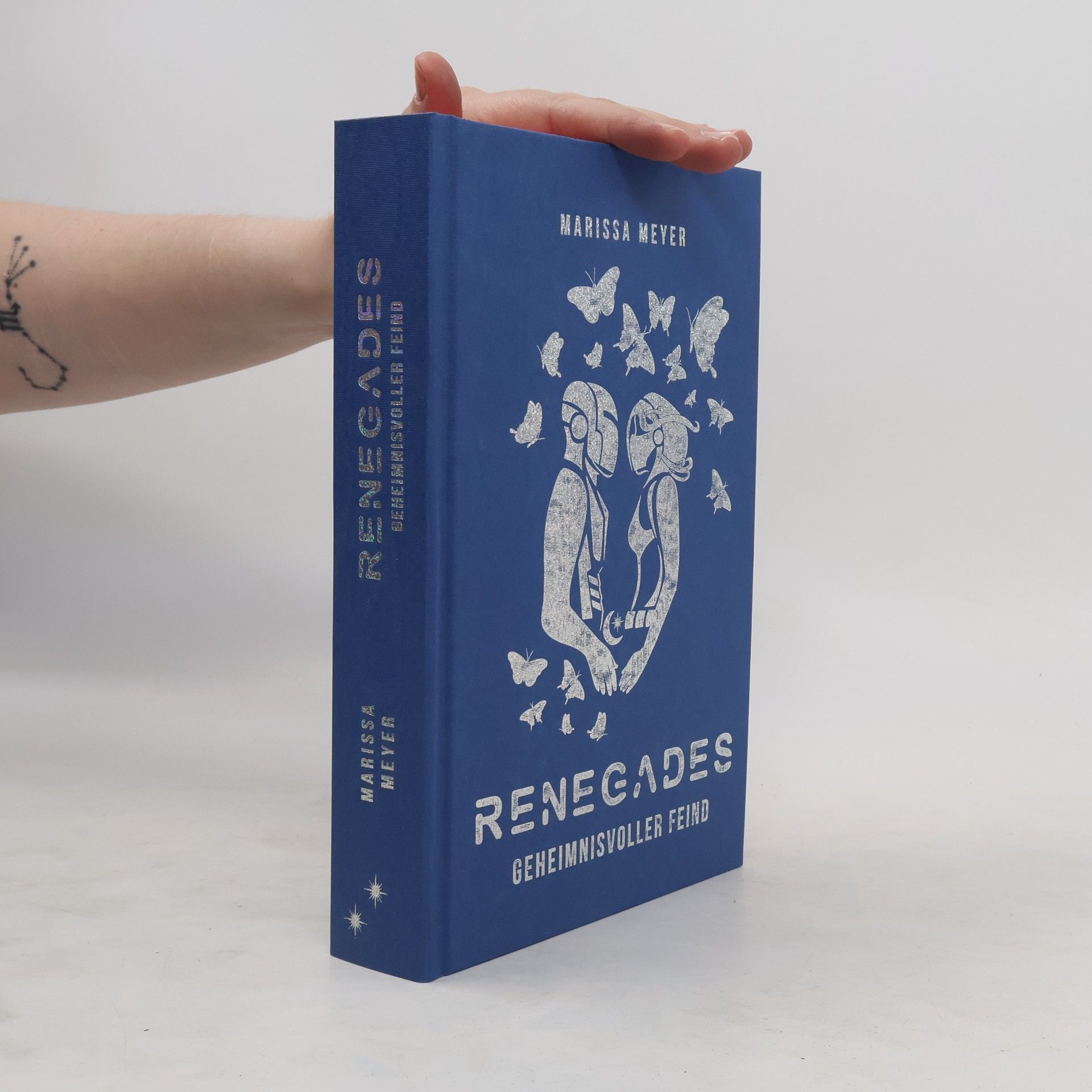 Marissa Meyer Renegades. Geheimnisvoller Feind