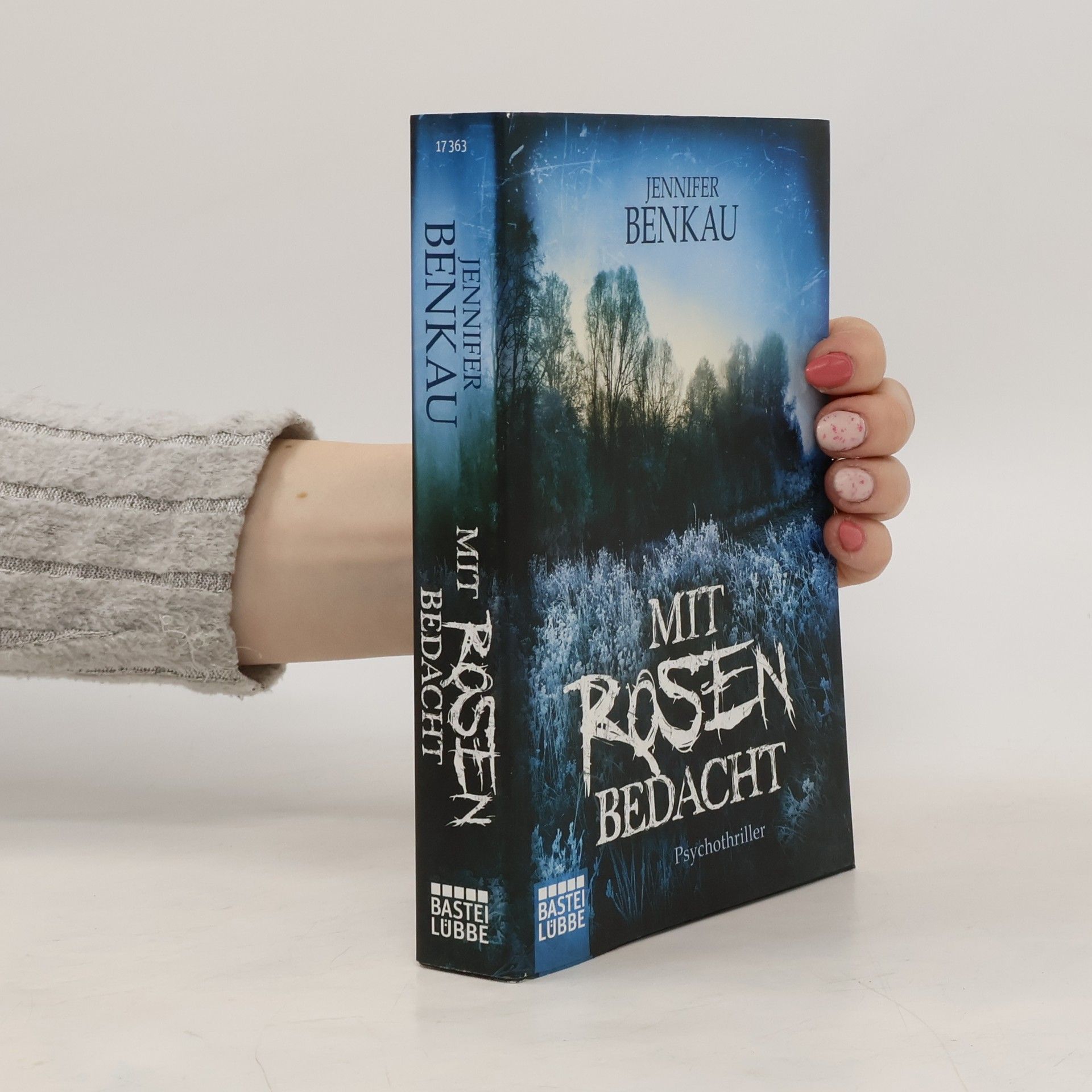 Jennifer Benkau Mit Rosen bedacht