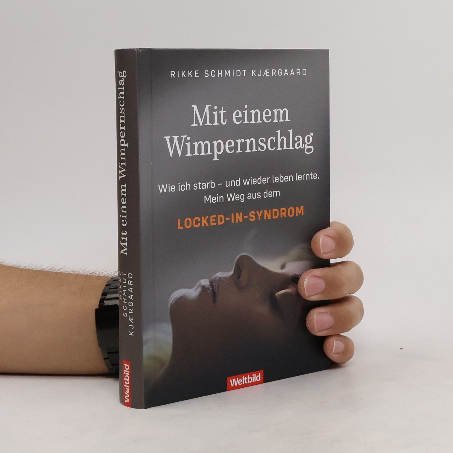 Rikke Schmidt Kjærgaard Mit einem Wimpernschlag. Wie ich starb- und wieder leben lernte. Mein Weg aus dem