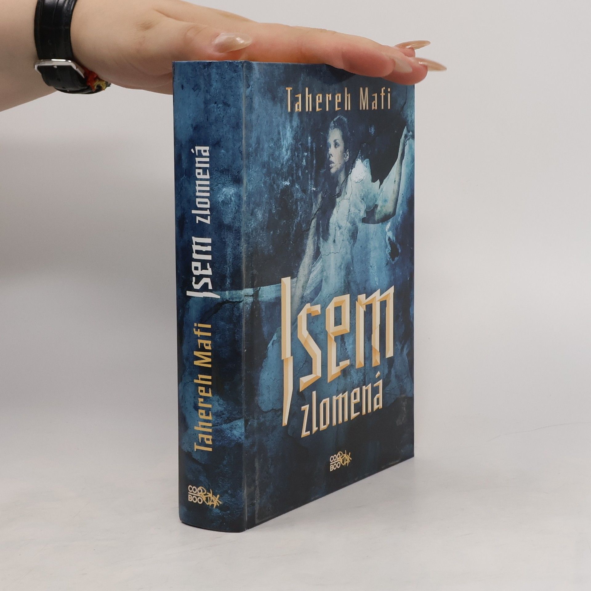 Tahereh Mafi Jsem zlomená.  Roztříštěná 2. díl