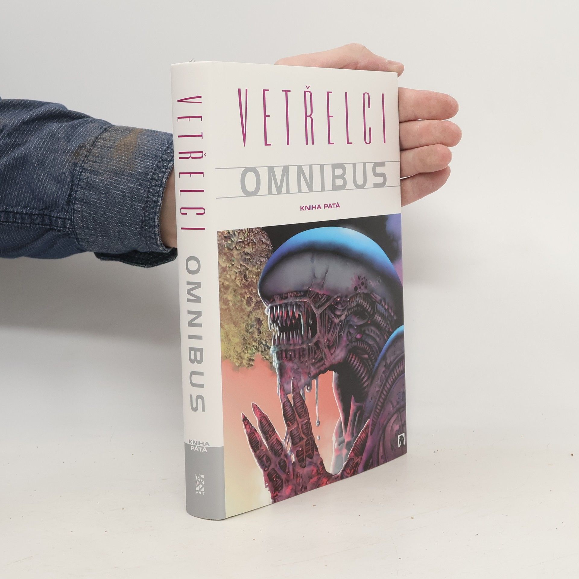 Autorenkollektiv Vetřelci omnibus. Kniha pátá