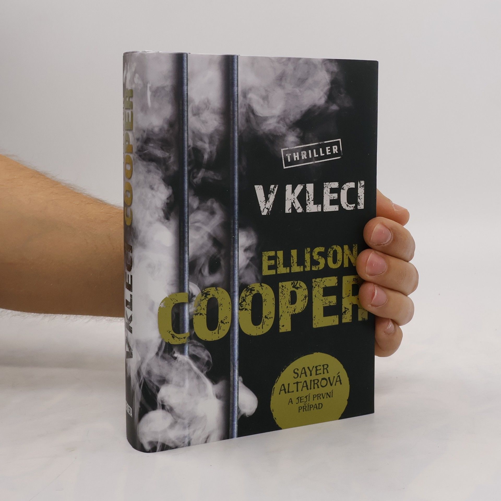 Ellison Cooper V kleci