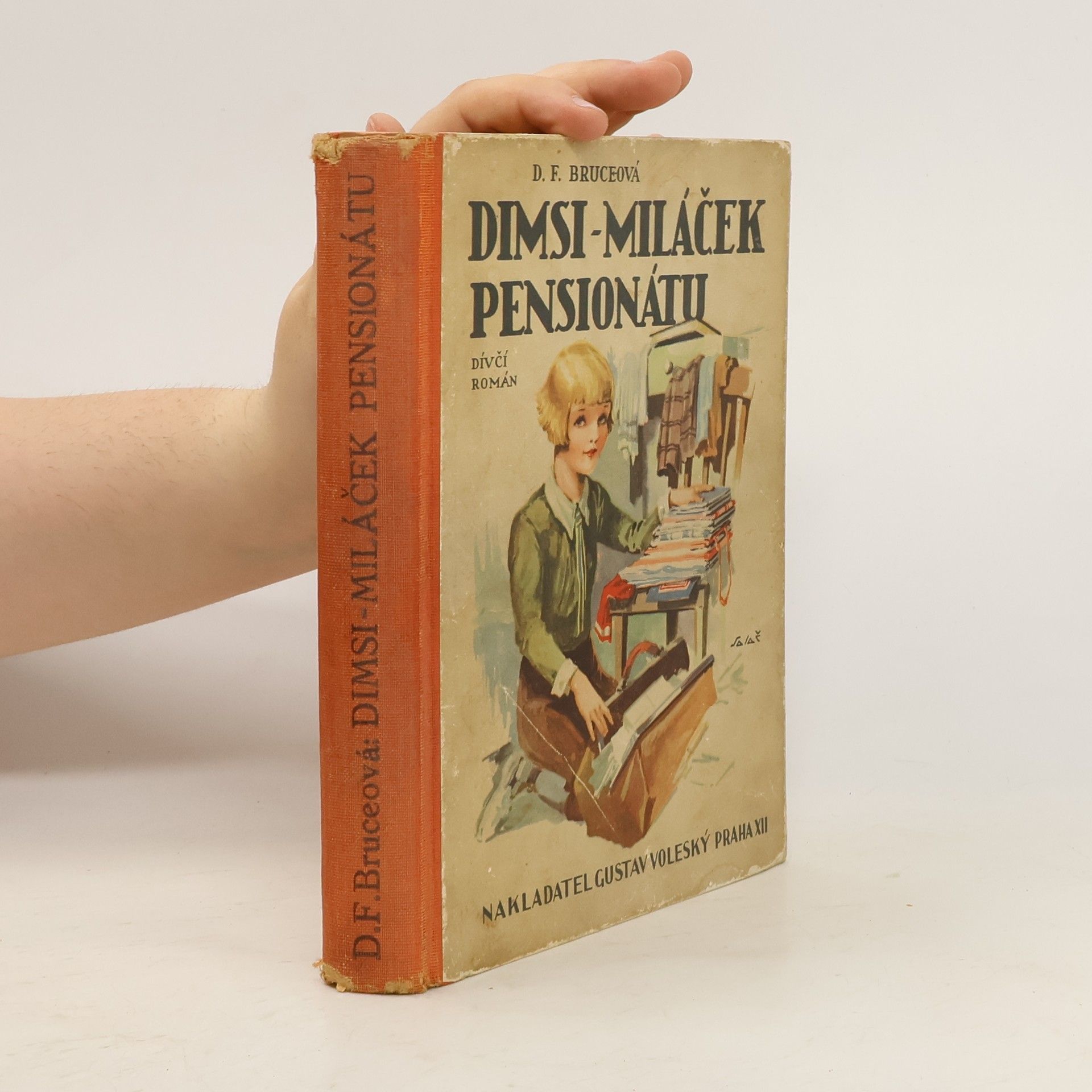 D.F. Bruceová Dimsi, miláček pensionátu