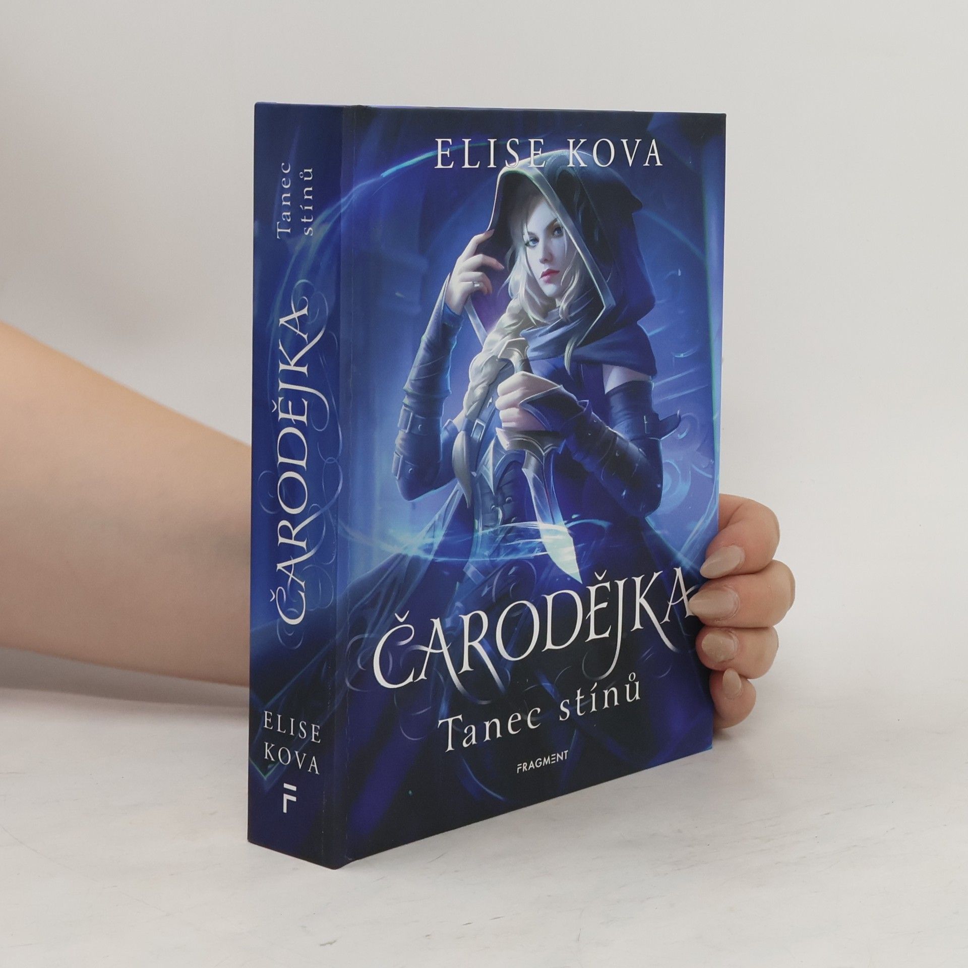 Elise Kova Čarodějka. Tanec stínů