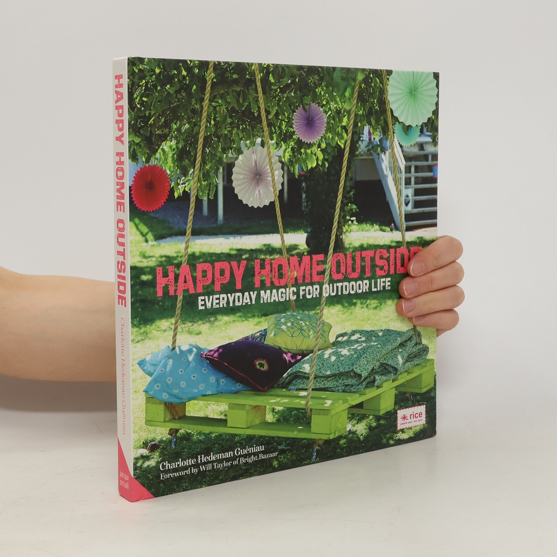 Charlotte Hedeman Gueniau Happy Home Outside
