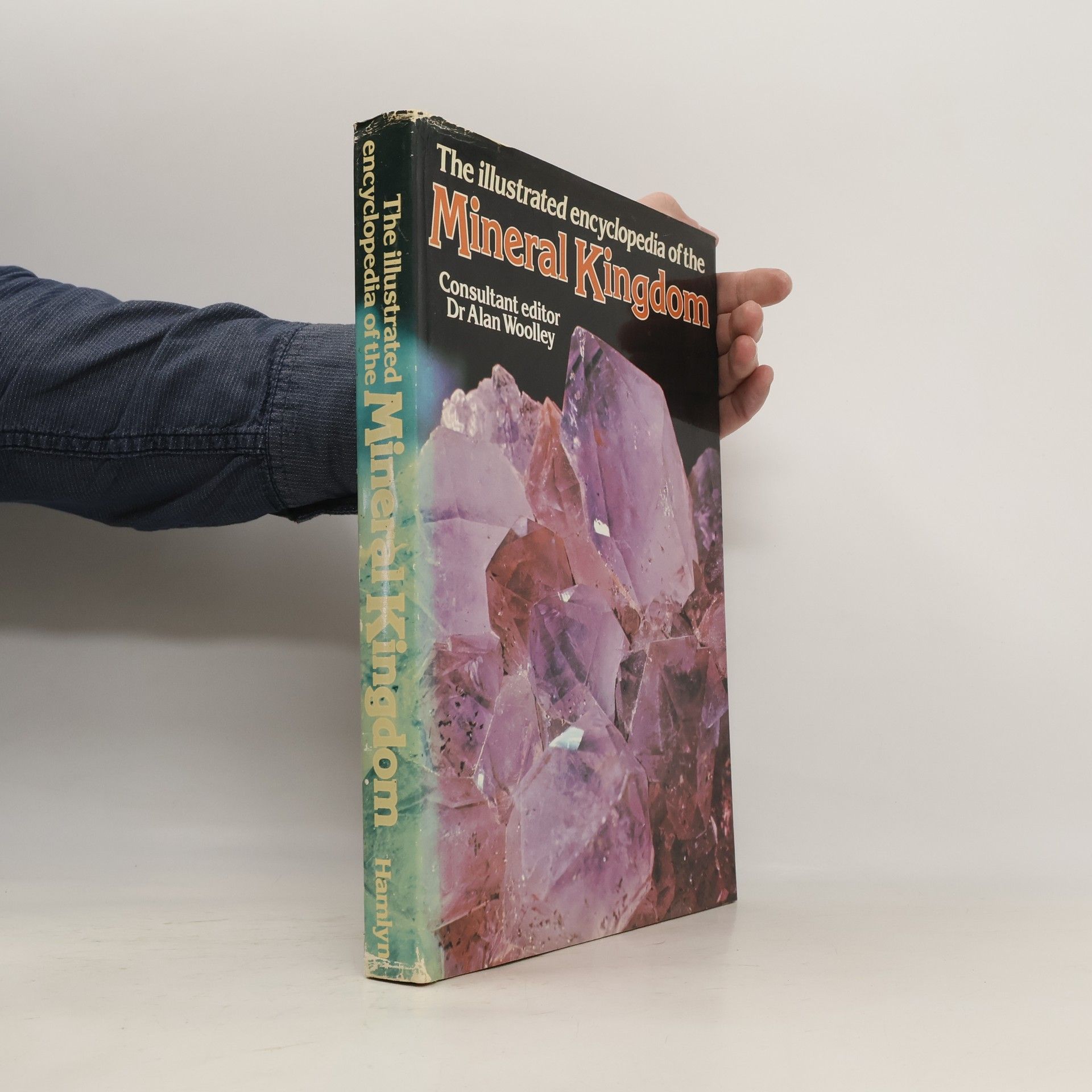 Alan Woolley The Illustrated Encyclopedia of the Mineral Kingdom