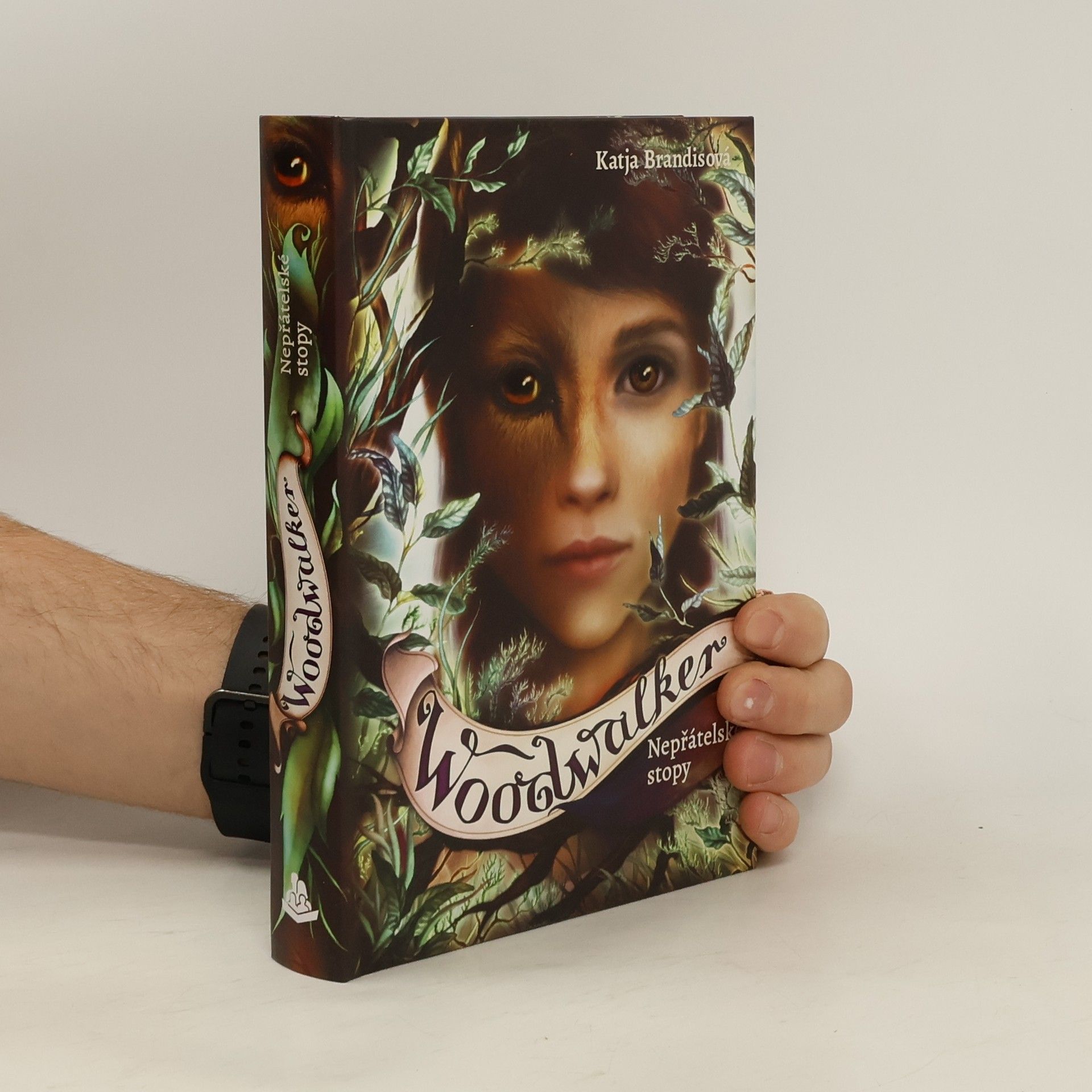 Ivana Vízdalová Woodwalker. Nepřátelské stopy