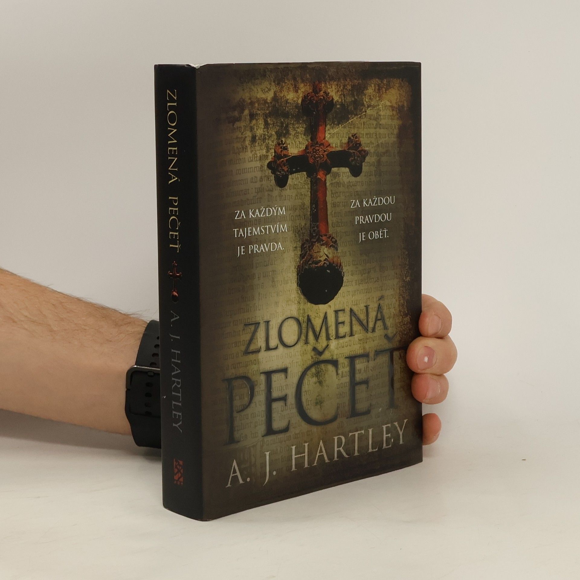 A. J. Andrew James Hartley Zlomená pečeť