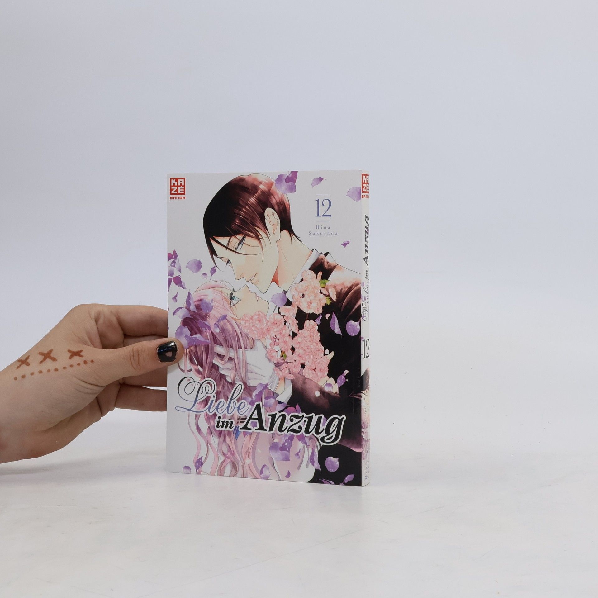 Hina Sakurada Liebe im Anzug - Band 12