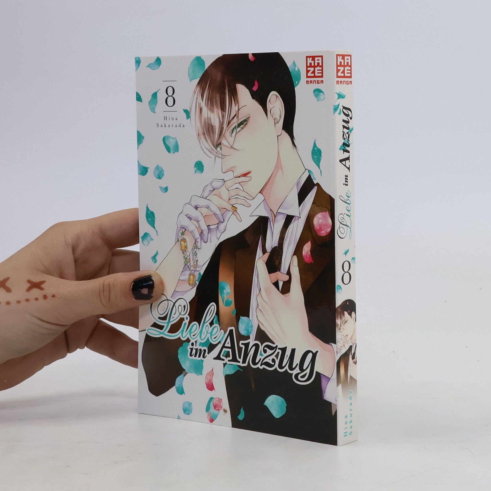 Hina Sakurada Liebe im Anzug - Band 8