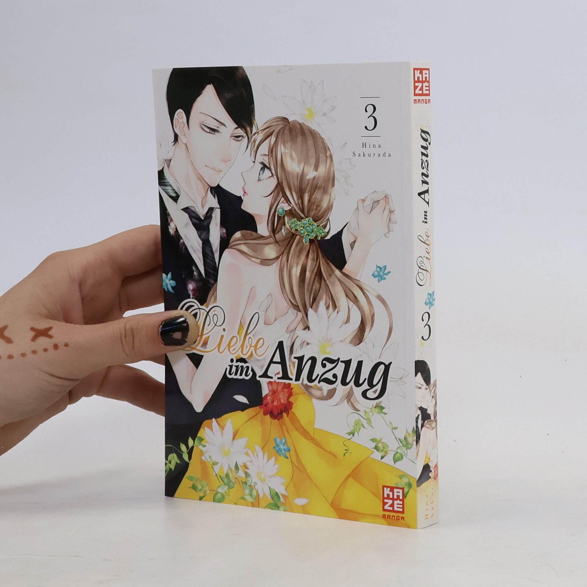 Hina Sakurada Liebe im Anzug - Band 3