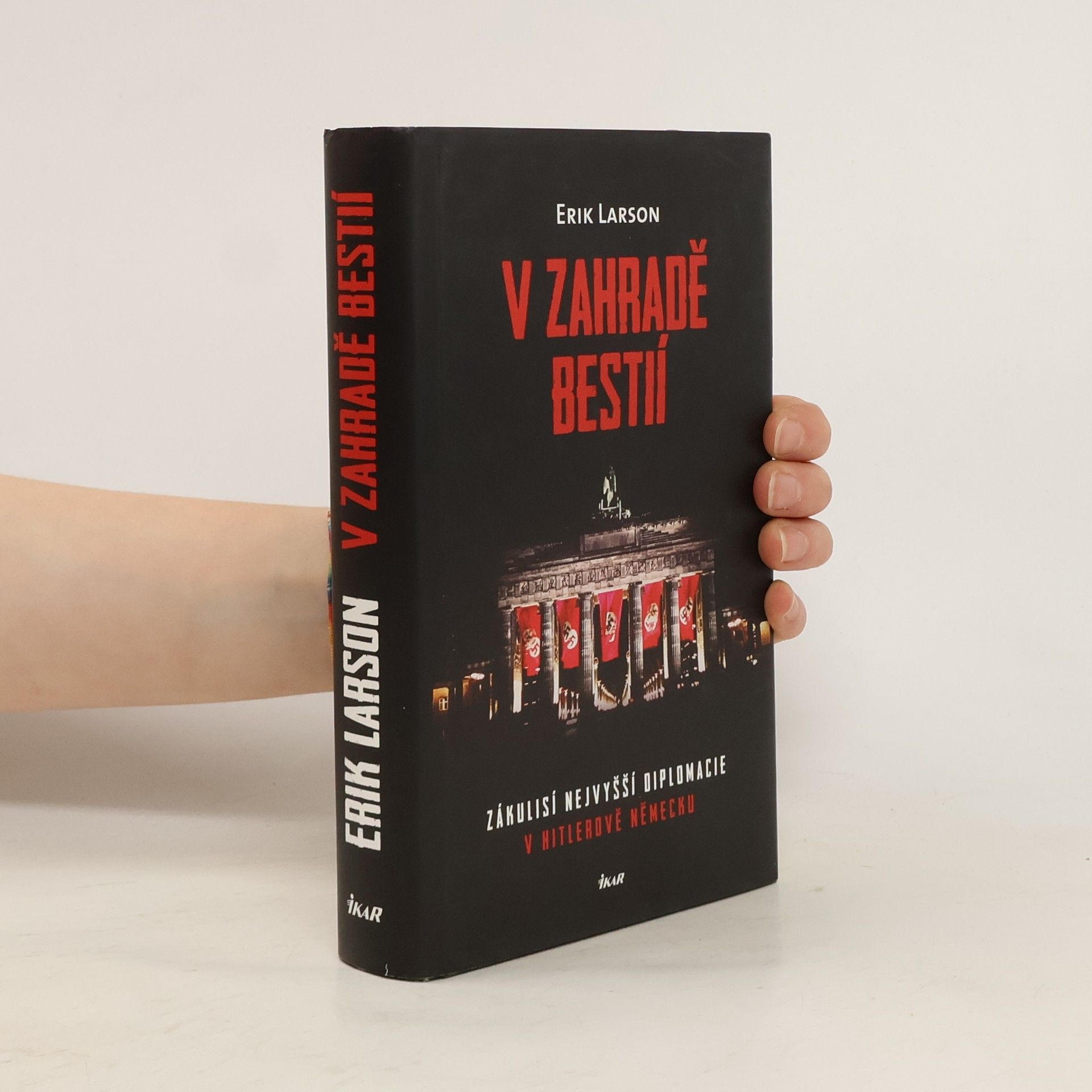 Erik Larson V zahradě bestií. Zákulisí nejvyšší diplomacie v Hitlerově Německu