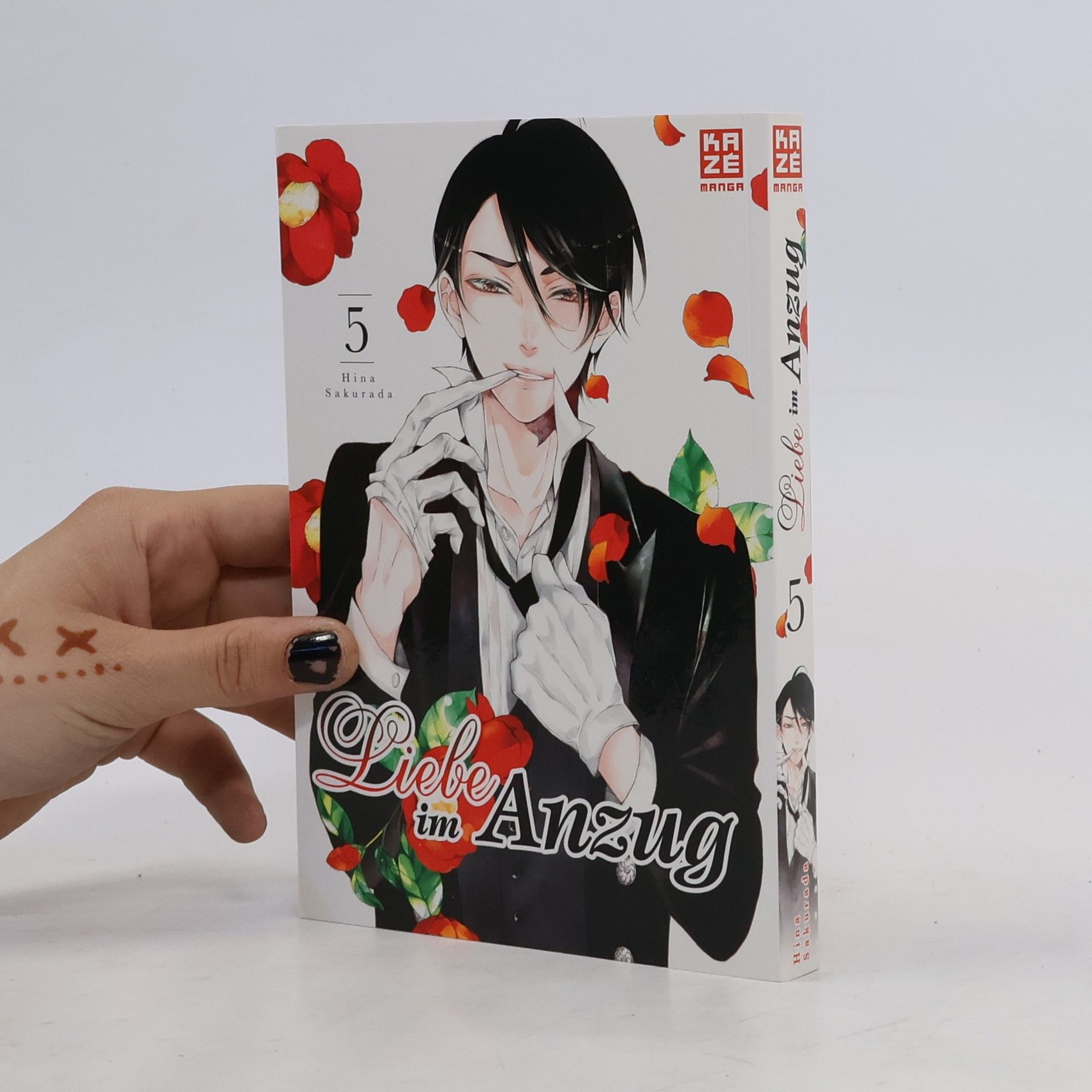 Hina Sakurada Liebe im Anzug - Band 5