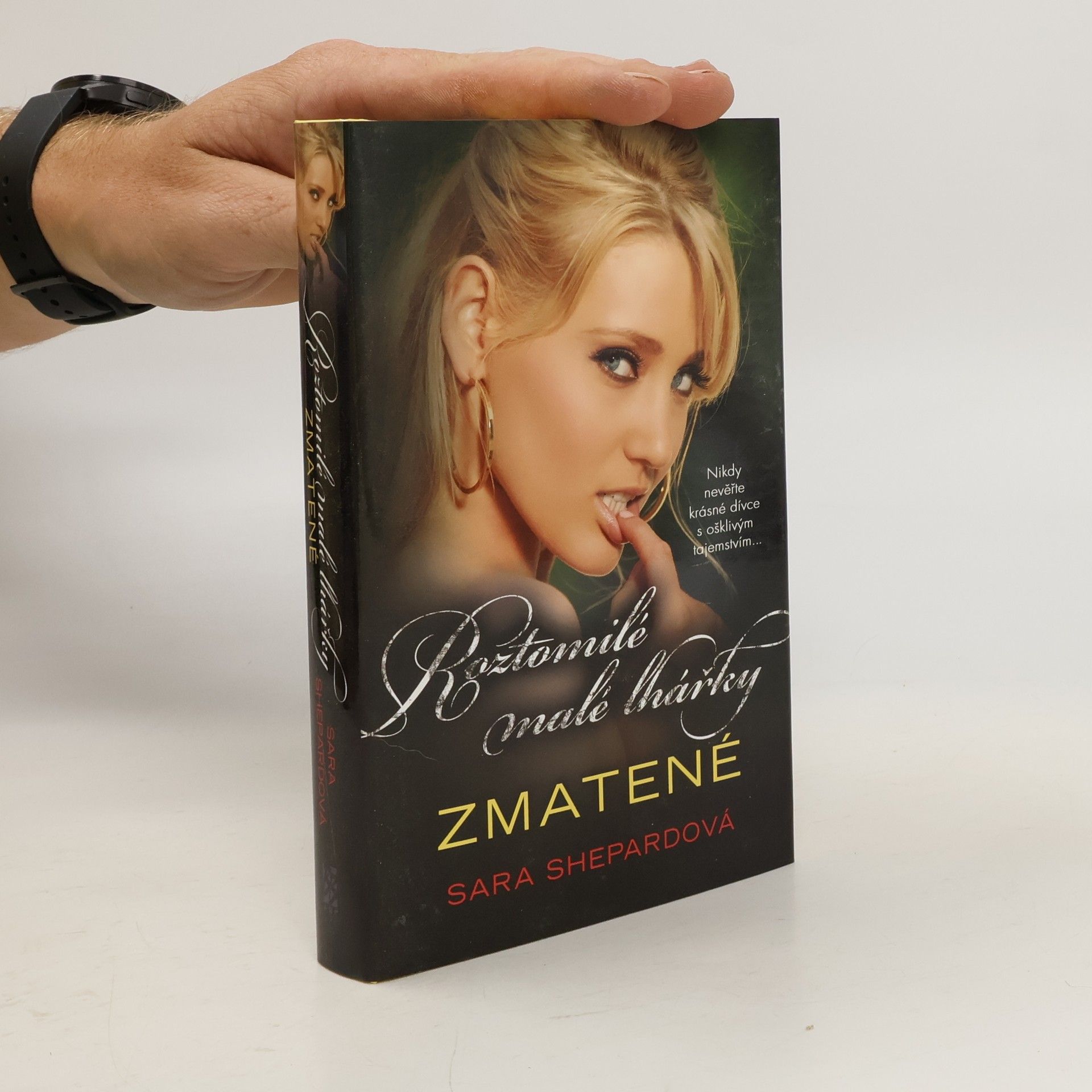 Sara Shepard Roztomilé malé lhářky: Zmatené