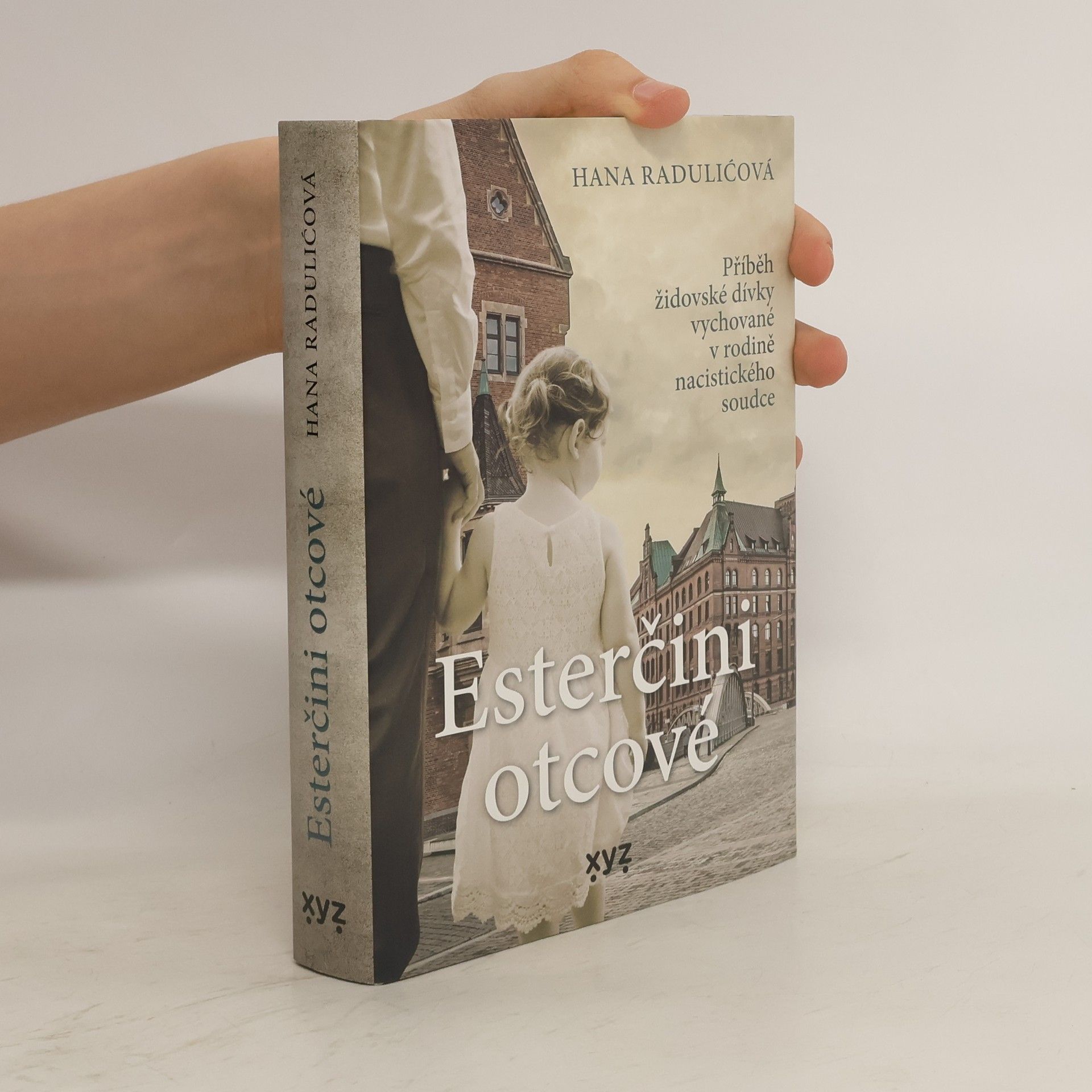 Hana Radulić Esterčini otcové : příběh židovské dívky vychované v rodině nacistického soudce