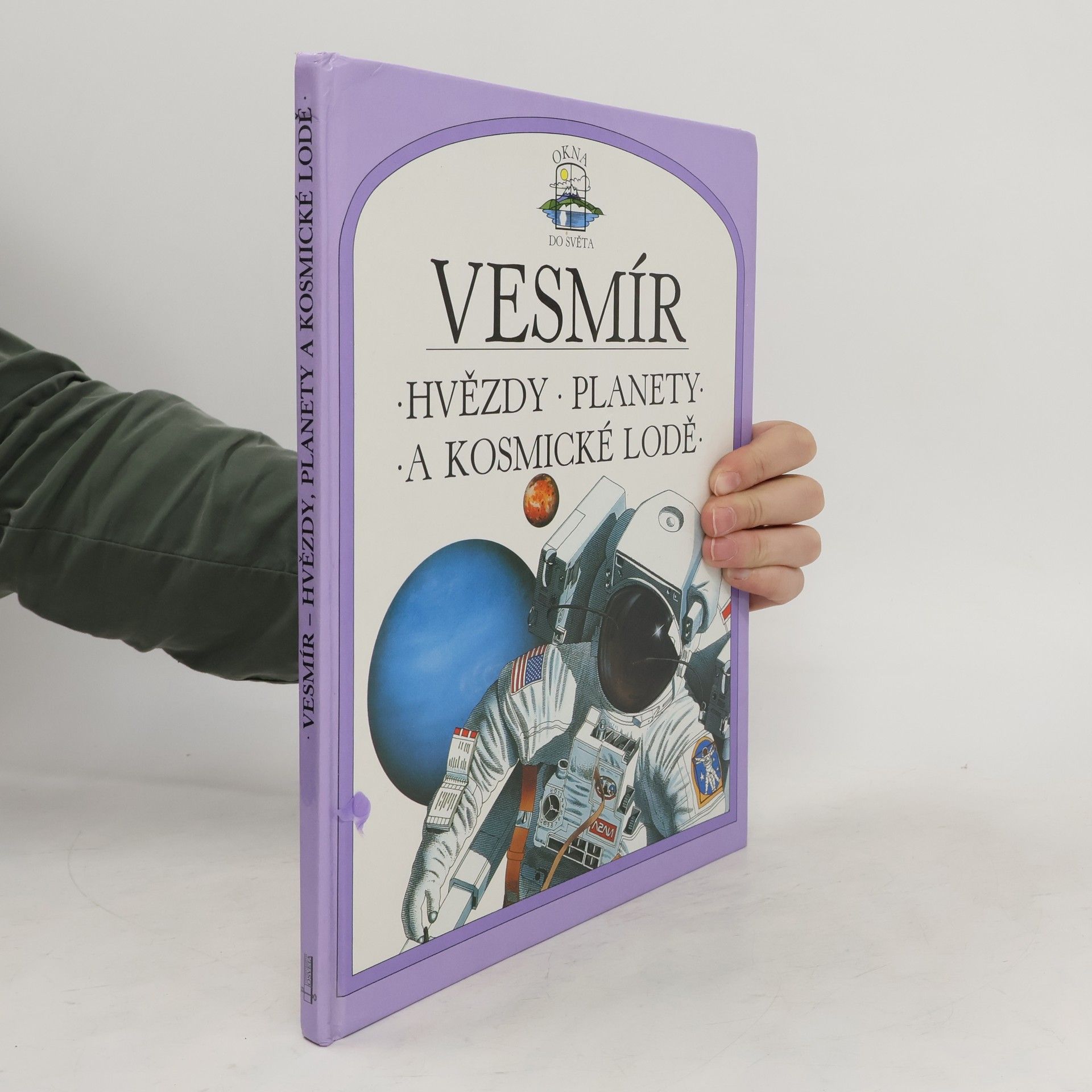 Vesmír. Hvězdy, planety a kosmické lodě.