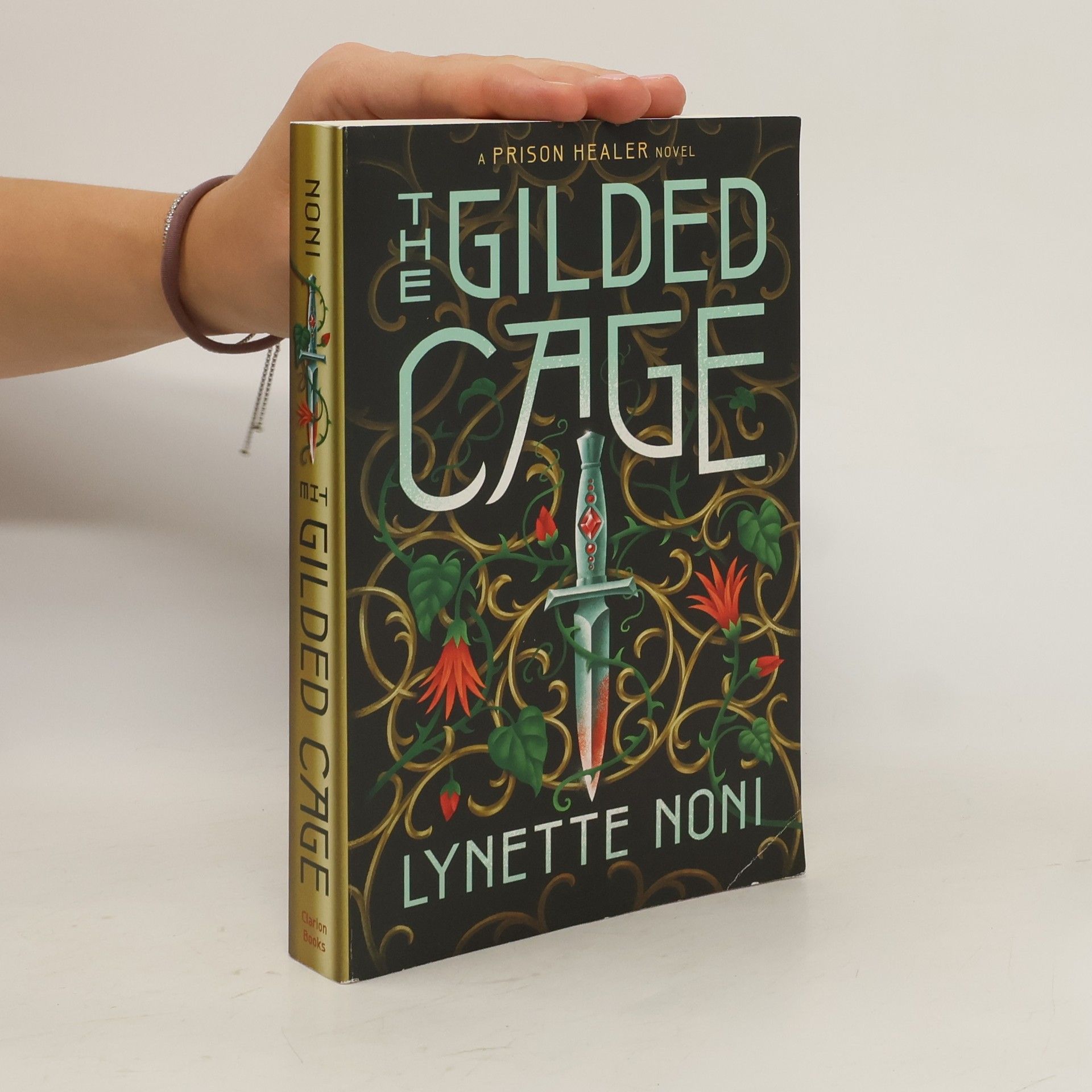 Lynette Noni The Gilded Cage