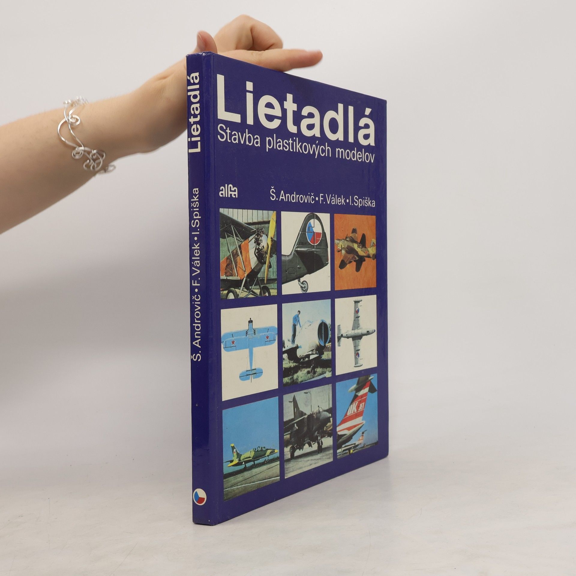 Š. Androvič Lietadlá. Stavba plastikových modelov