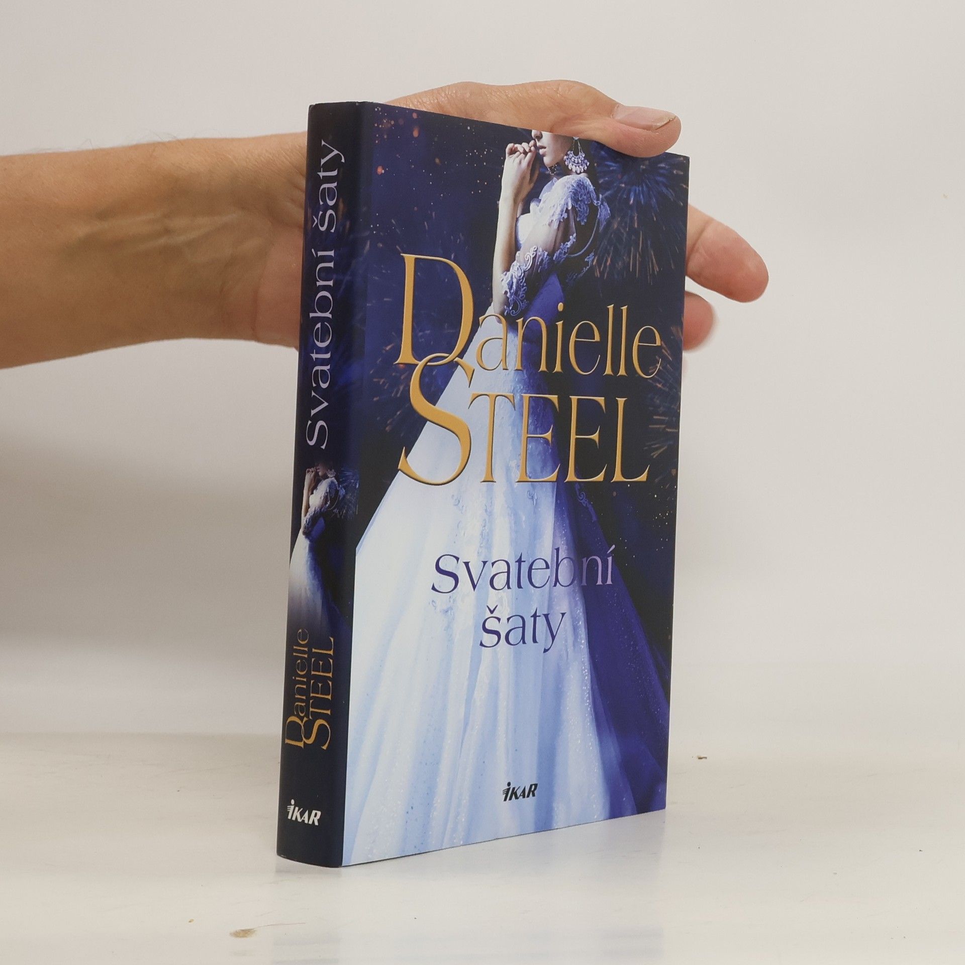 Danielle Steel Svatební šaty