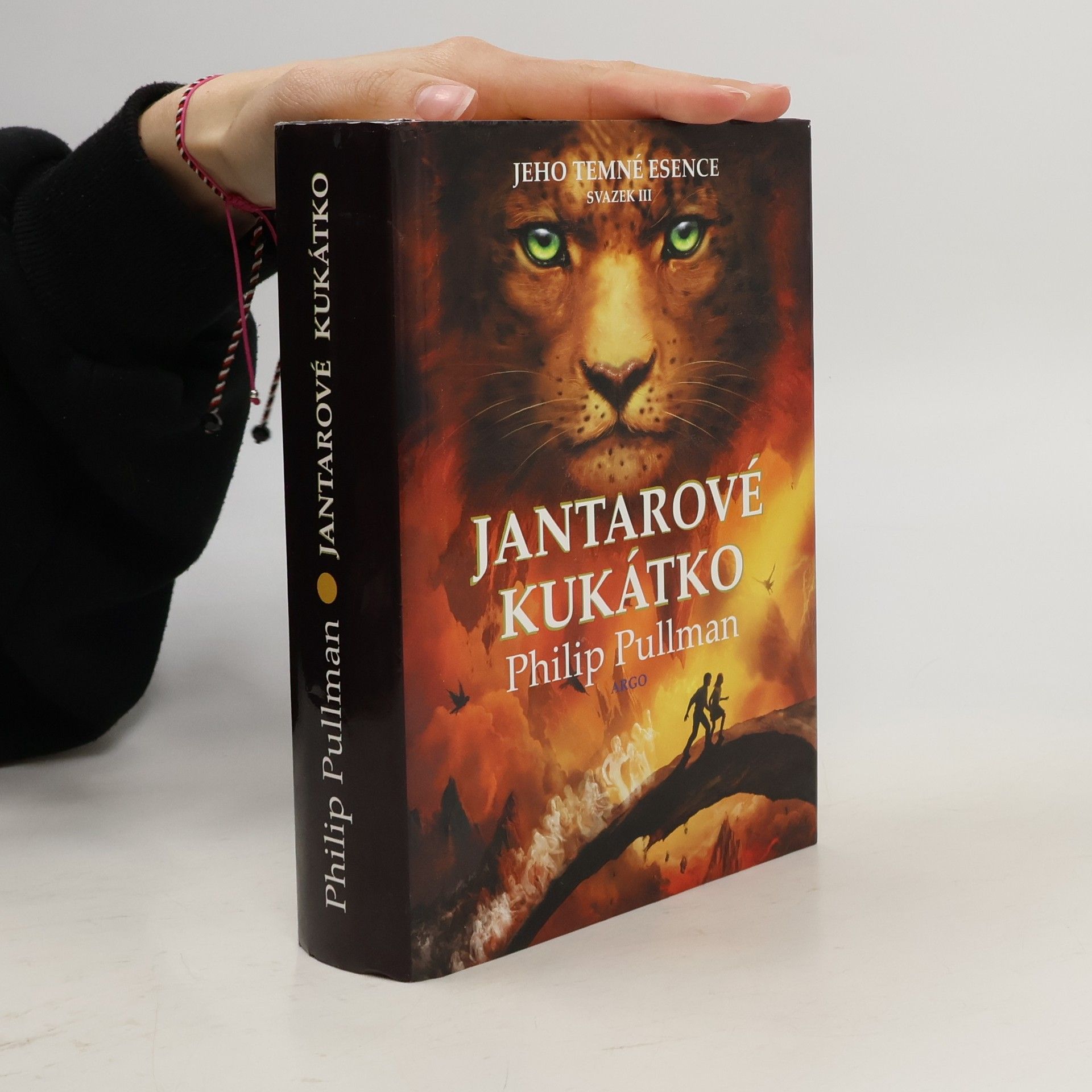 Philip Pullman Jeho temné esence. Svazek III, Jantarové kukátko
