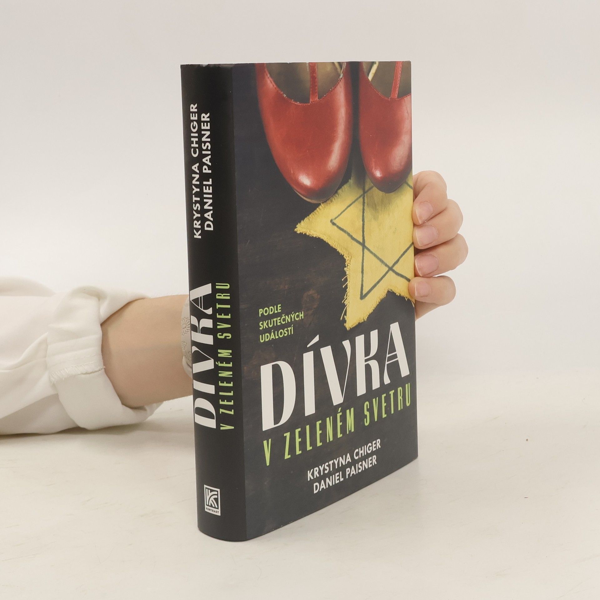 Krystyna Chiger Dívka v zeleném svetru