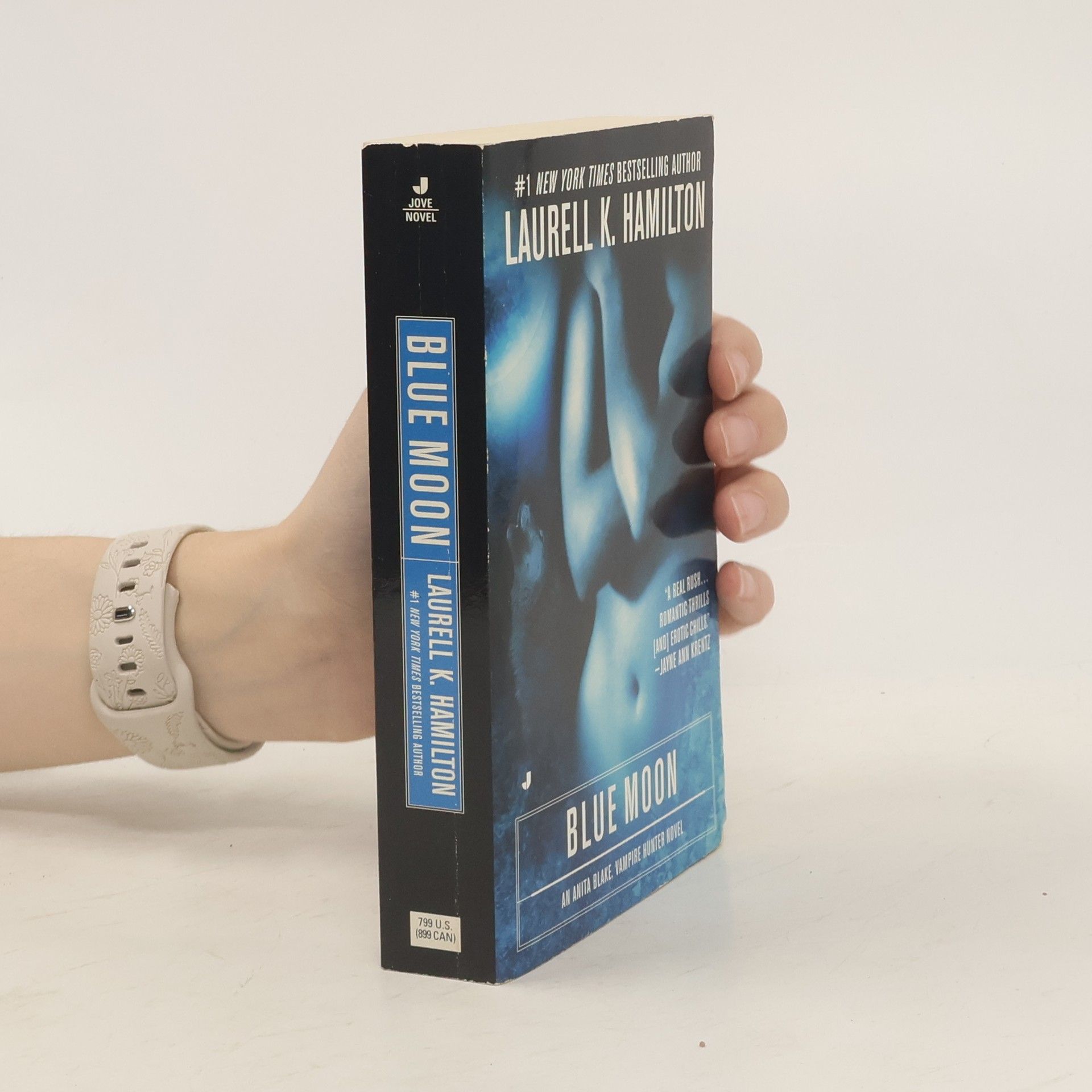 Laurell K. Hamilton Blue Moon: An Anita Blake, Vampire Hunter Novel