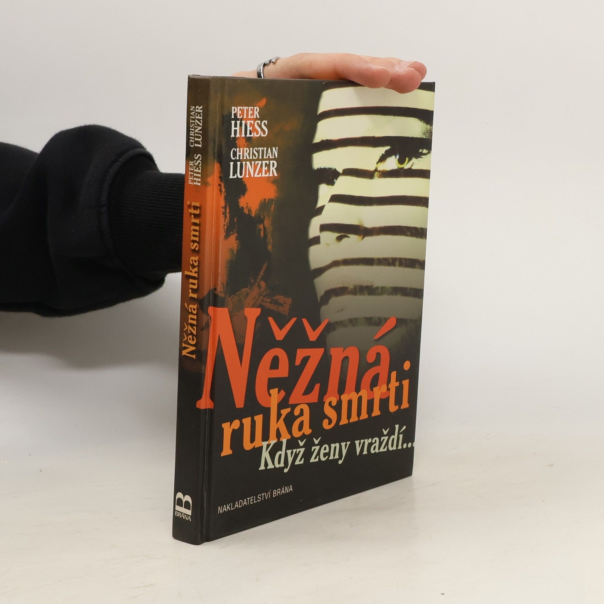 Peter Hiess Něžná ruka smrti: Když ženy vraždí-