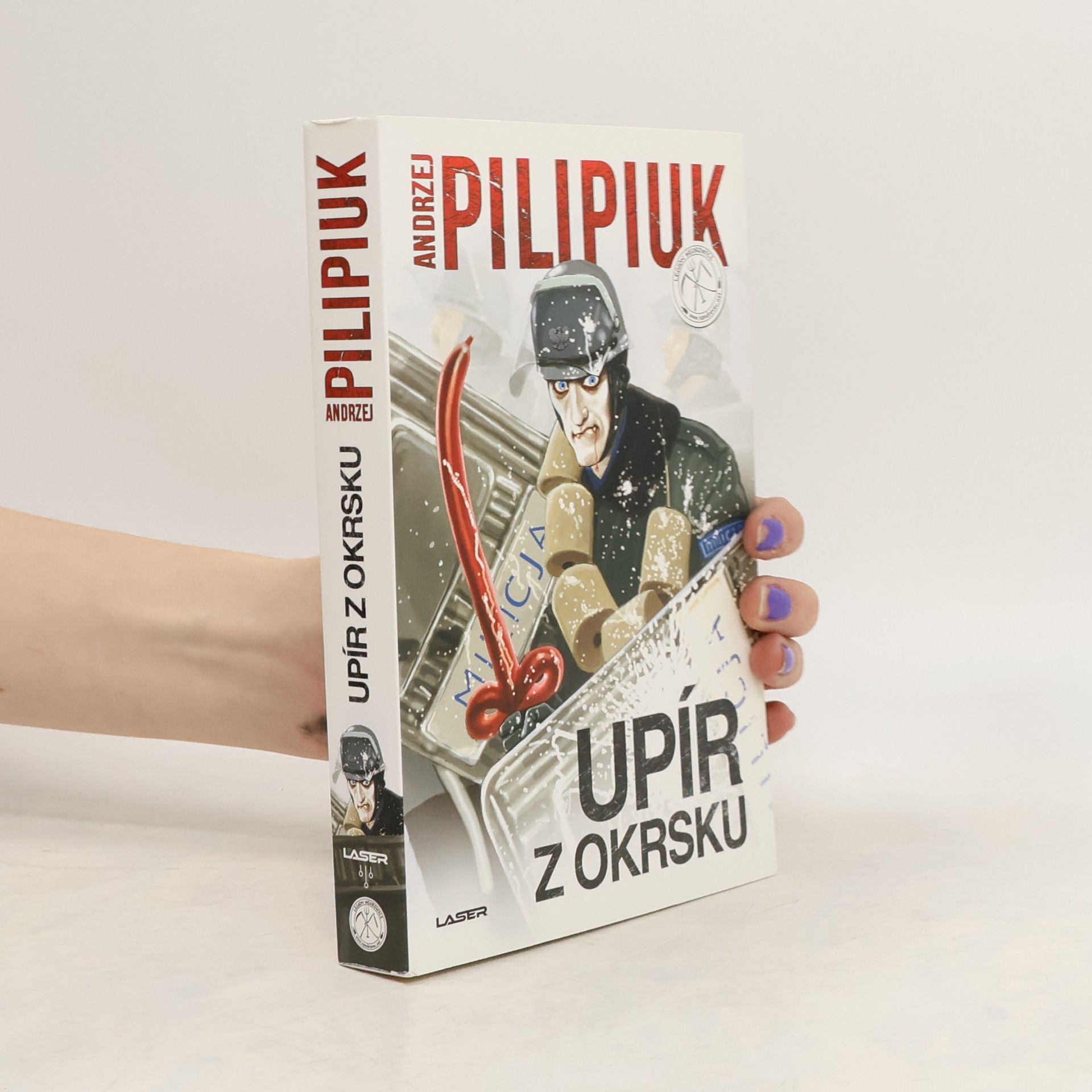 Andrzej Pilipiuk Upír z okrsku
