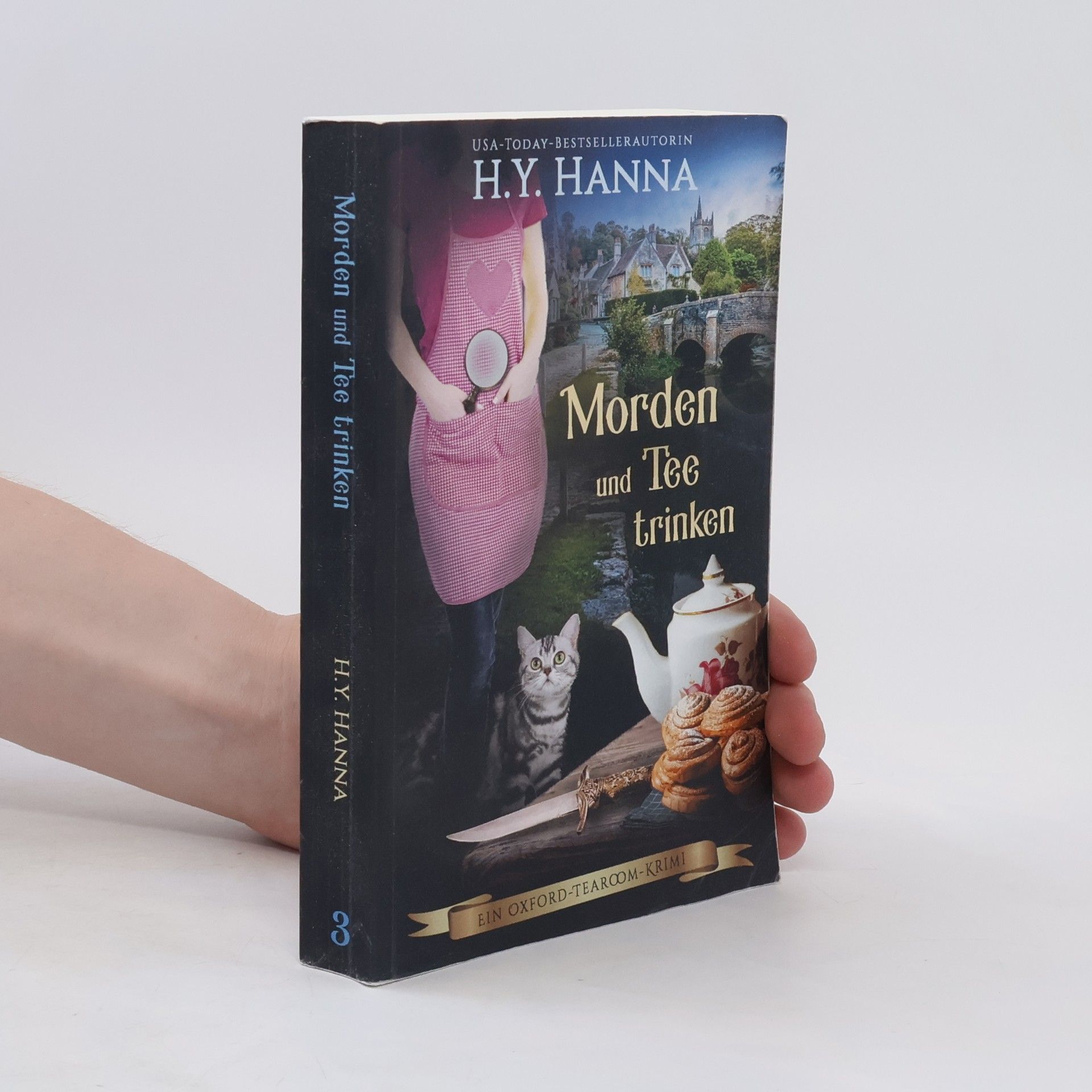 H. Y. Hanna Morden und Tee trinken 3