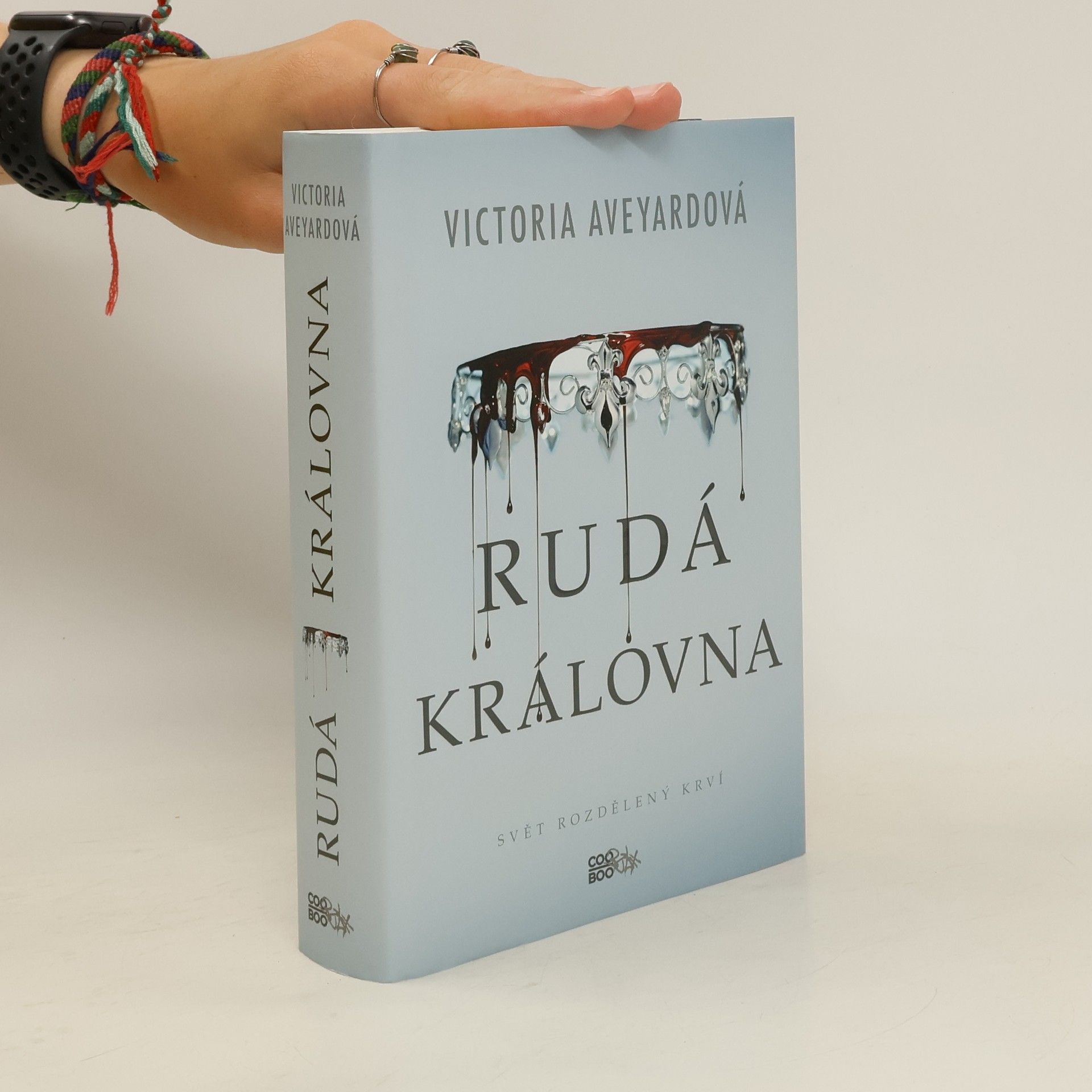 Victoria Aveyard Rudá královna. 1. díl