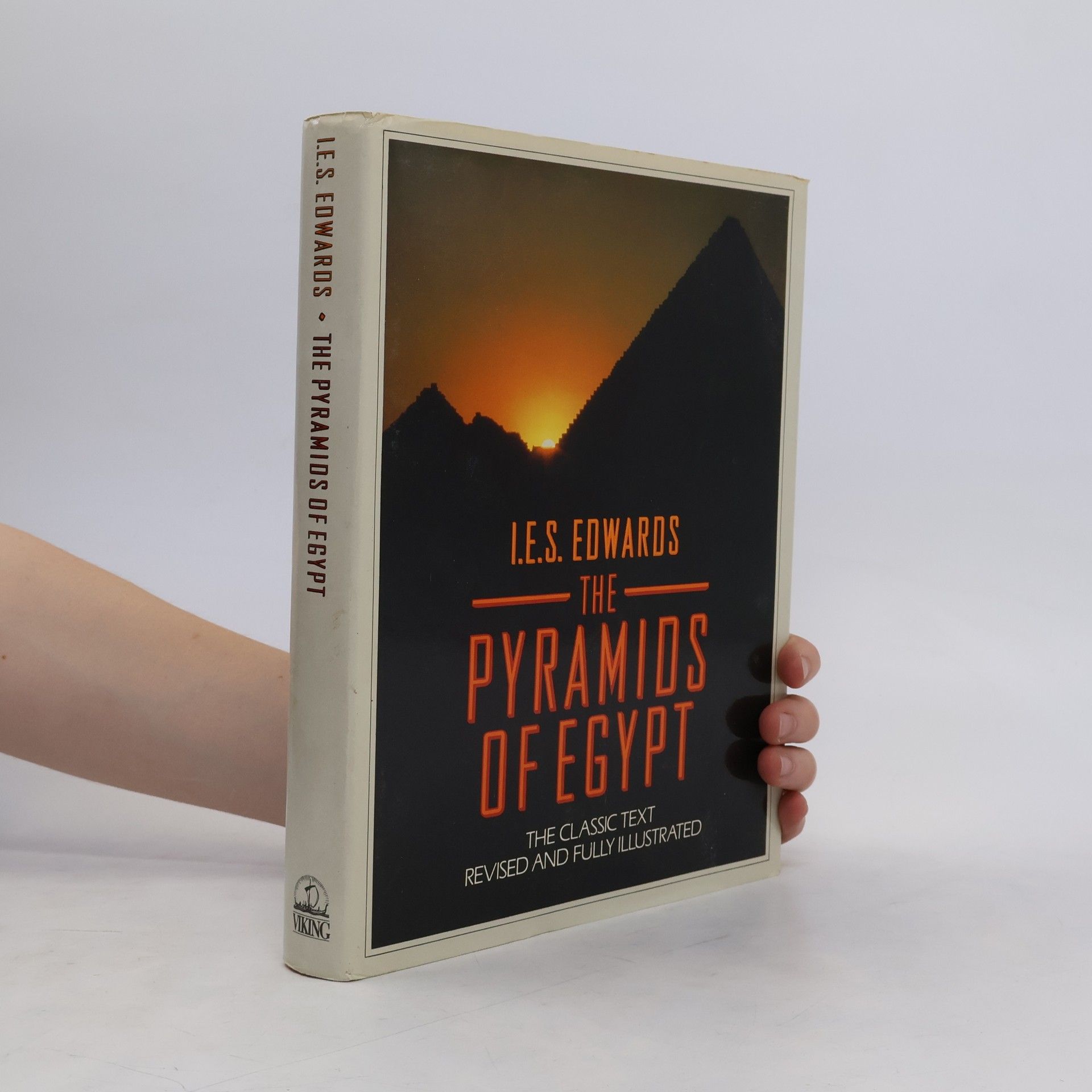 I. E. S. Edwards The Pyramids of Egypt