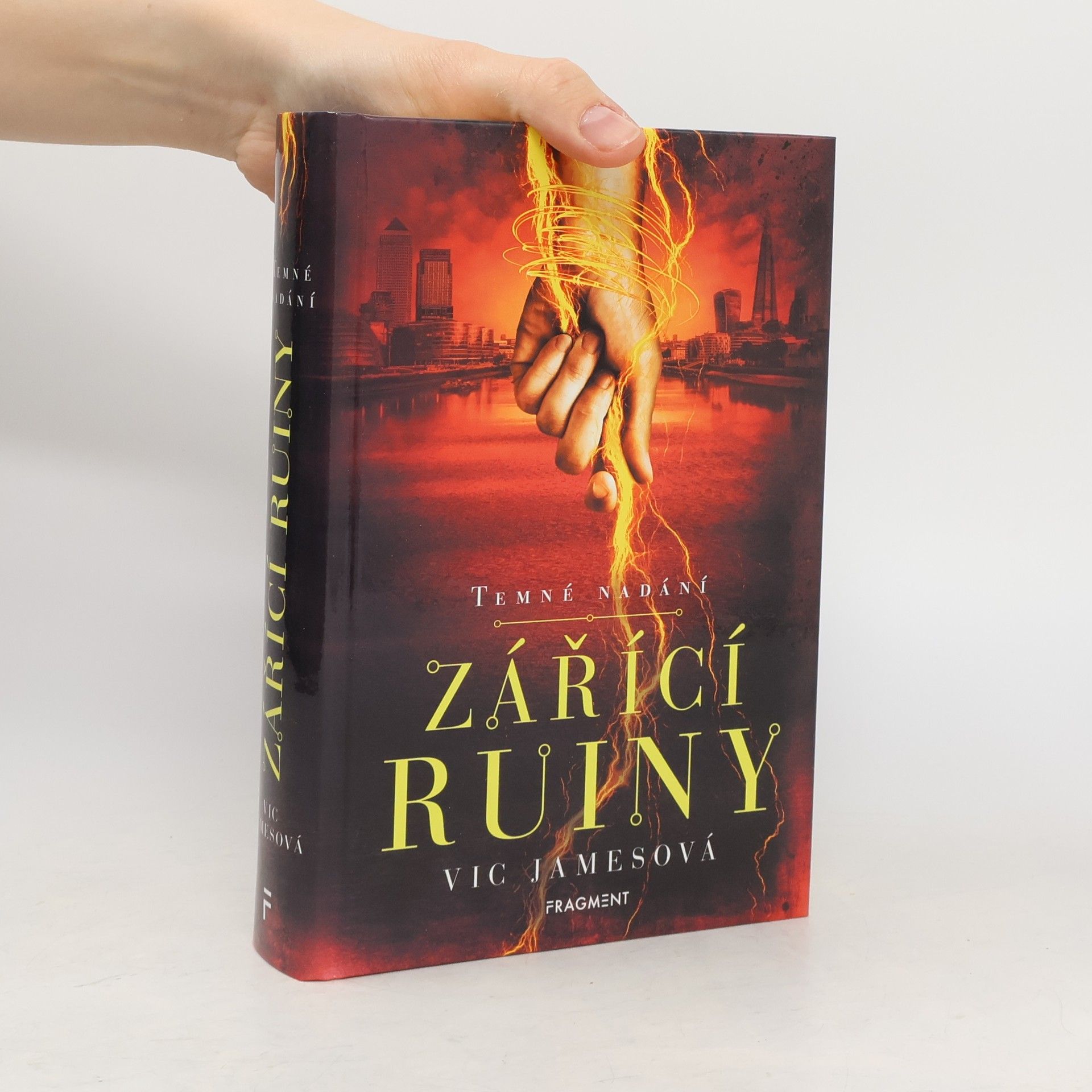 Vic James Zářící ruiny