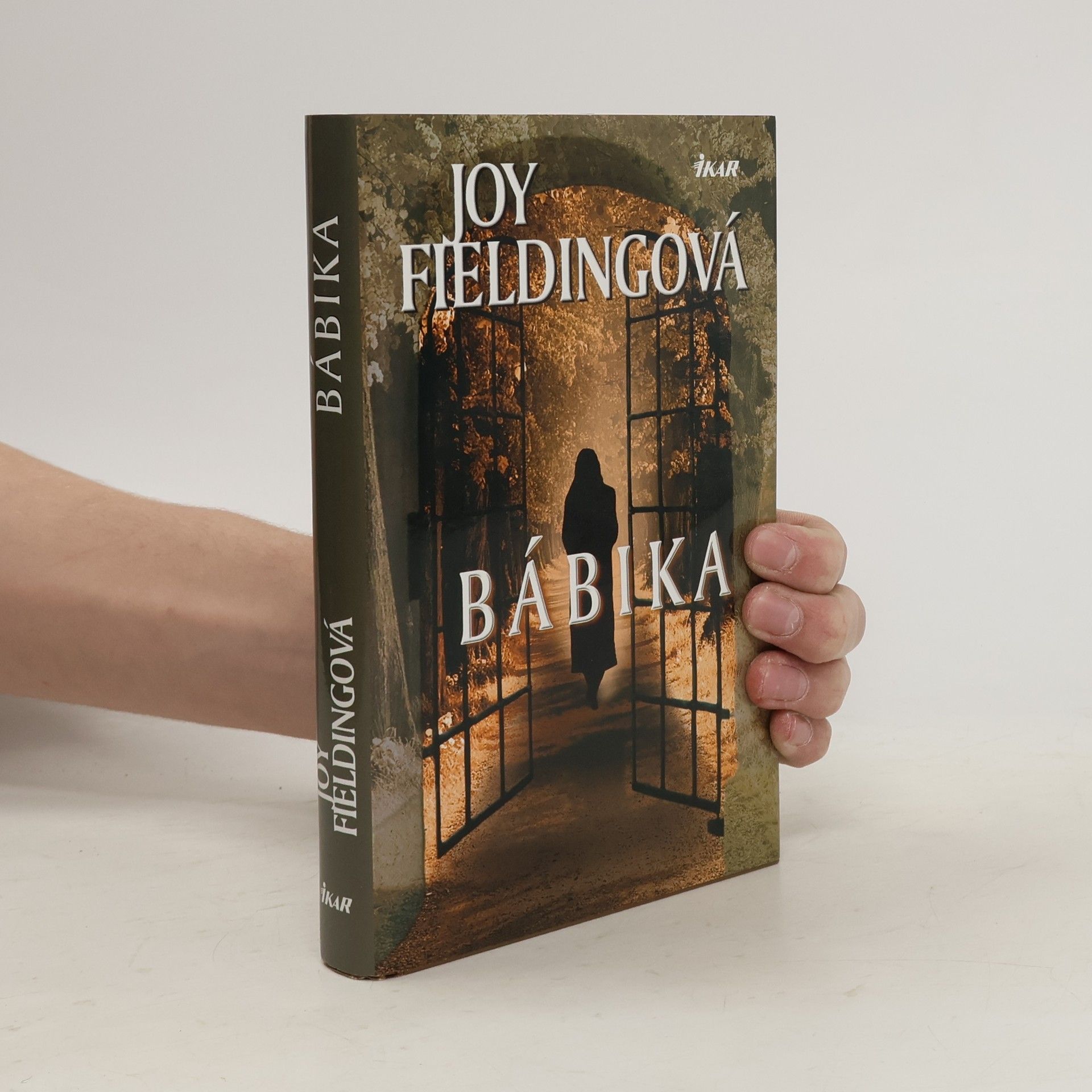 Joy Fielding Bábika