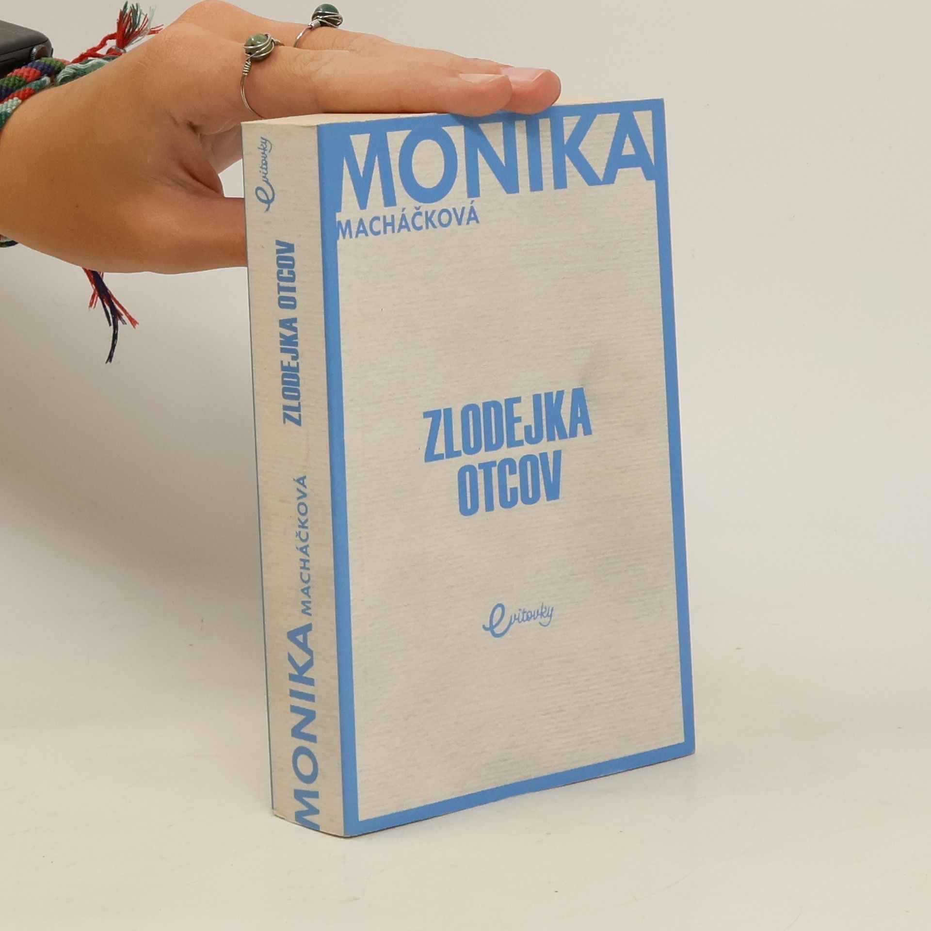 Monika Macháčková Zlodejka otcov