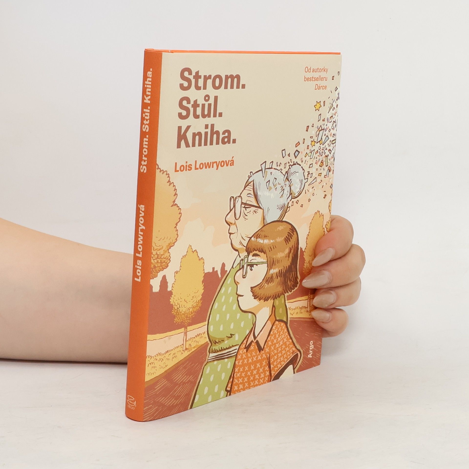 Lois Lowry Strom. Stůl. Kniha.
