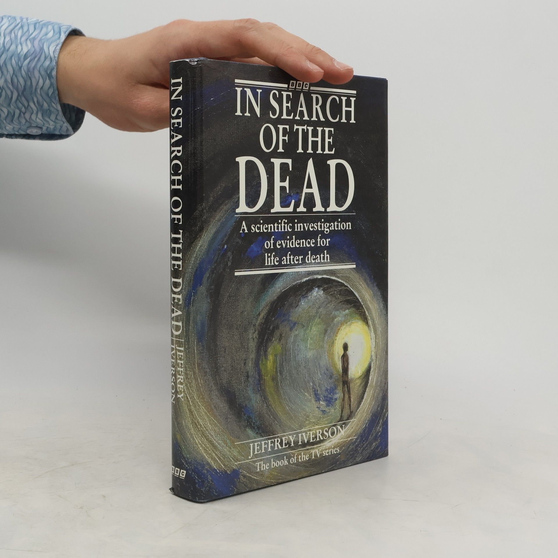 Jeffrey Iverson In Search of the Dead