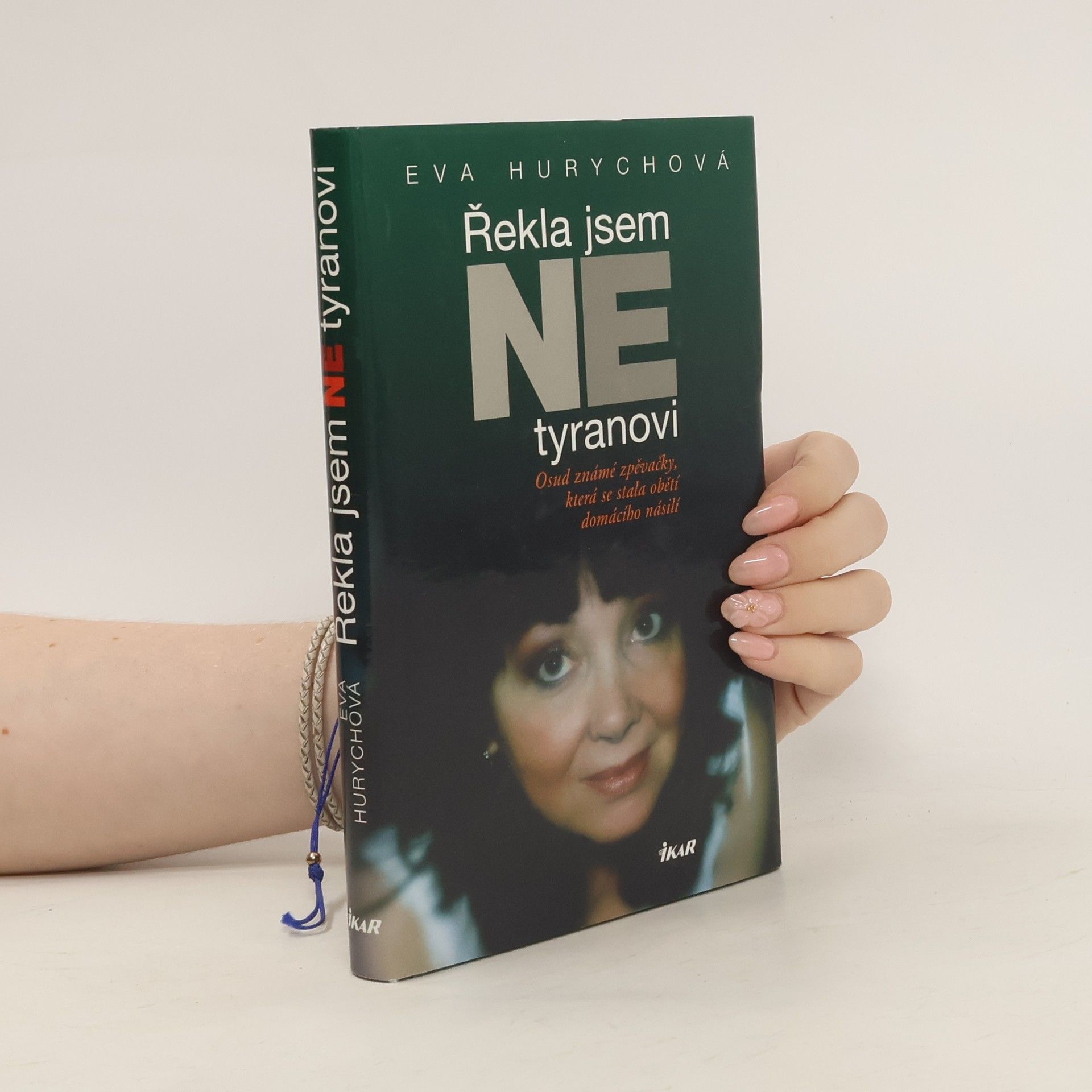 Eva Hurychová Řekla jsem ne tyranovi: Osud známé zpěvačky, která se stala obětí domácího násilí