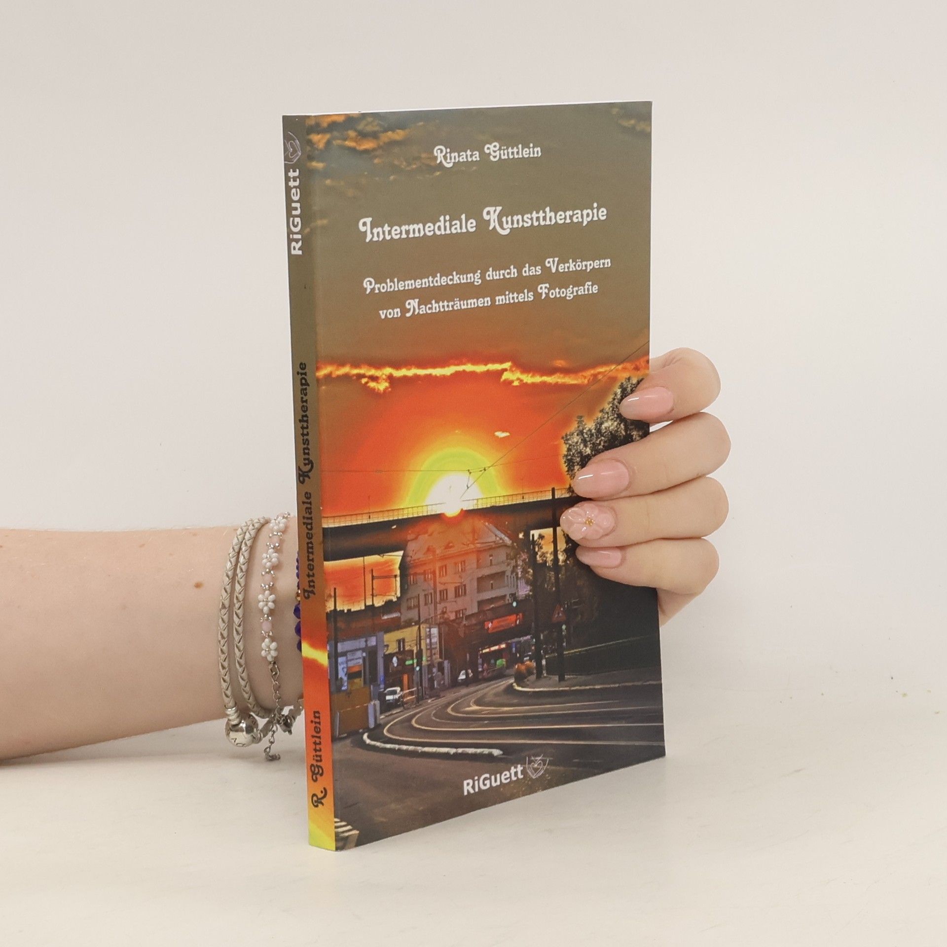 Rinata Güttlein Intermediale Kunsttherapie