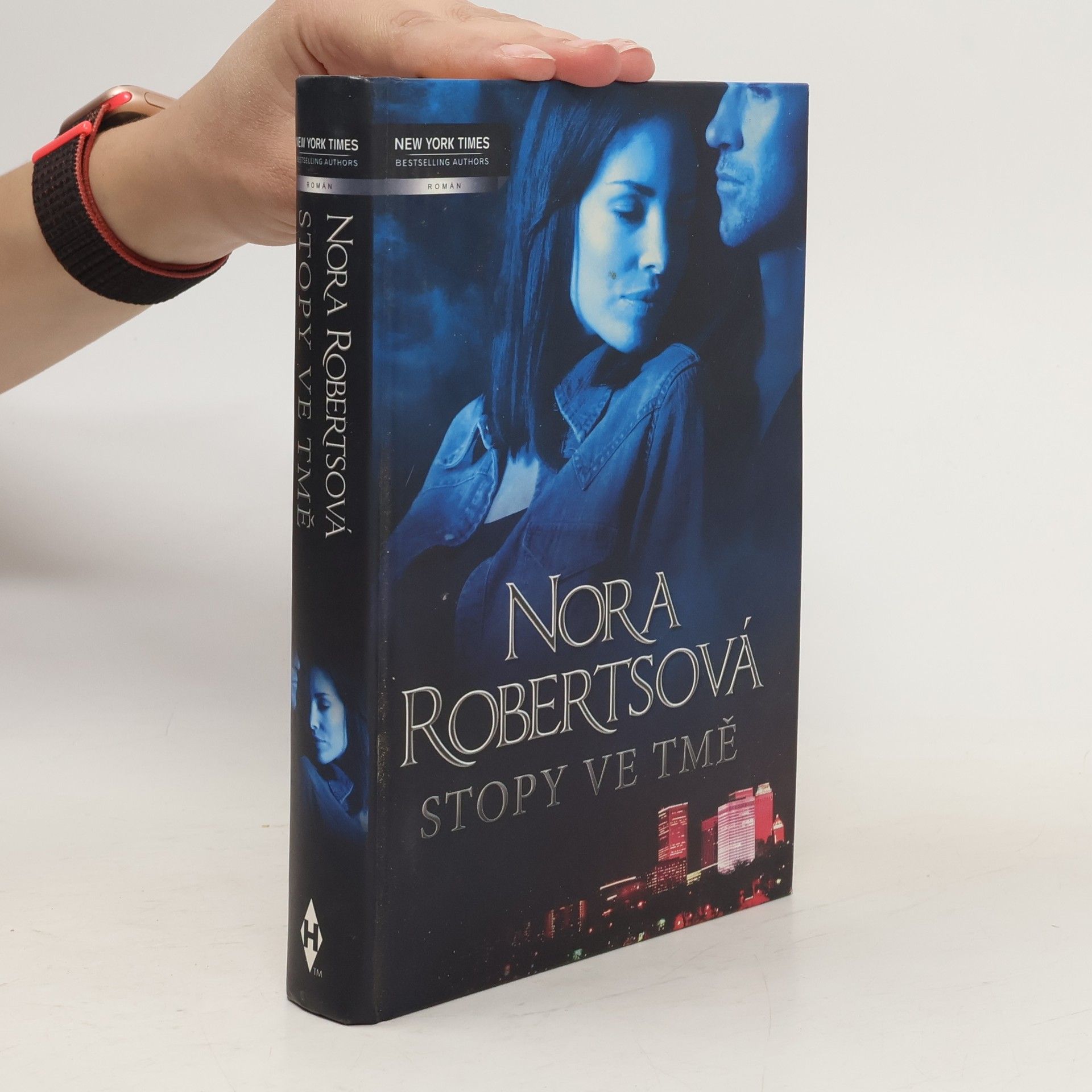 Nora Roberts Stopy ve tmě. Noční stín. Noční dým