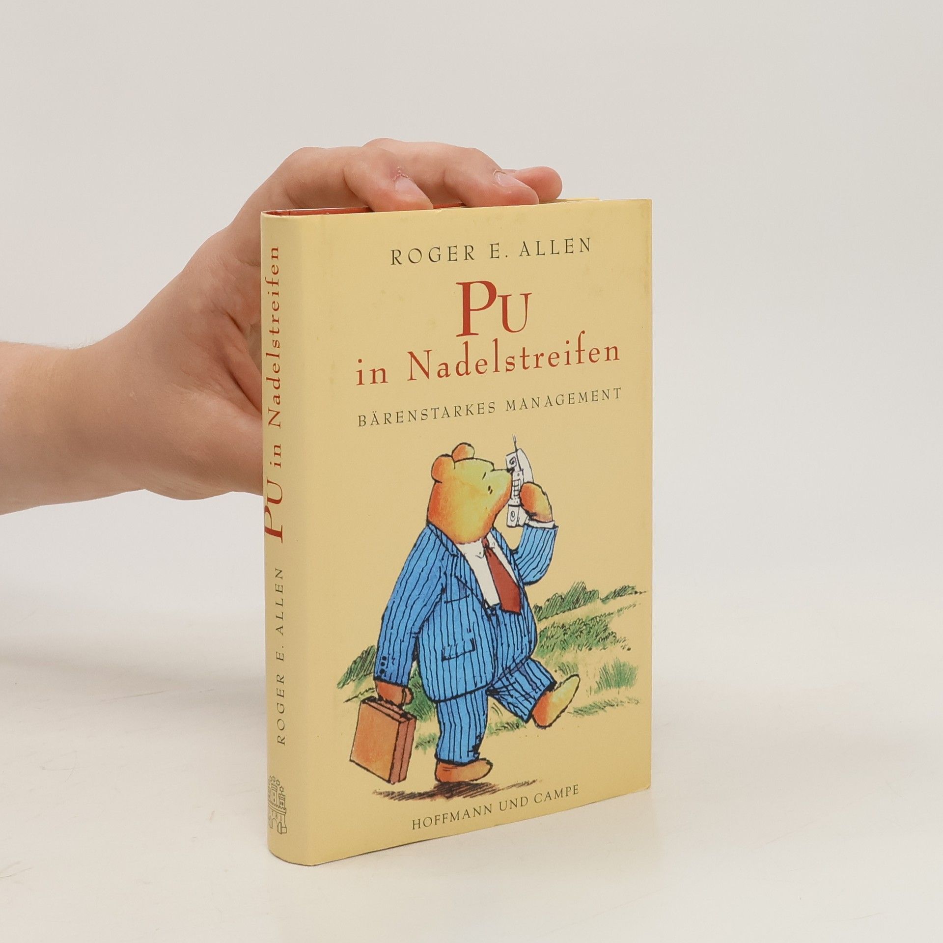 Roger E. Allen Pu in Nadelstreifen