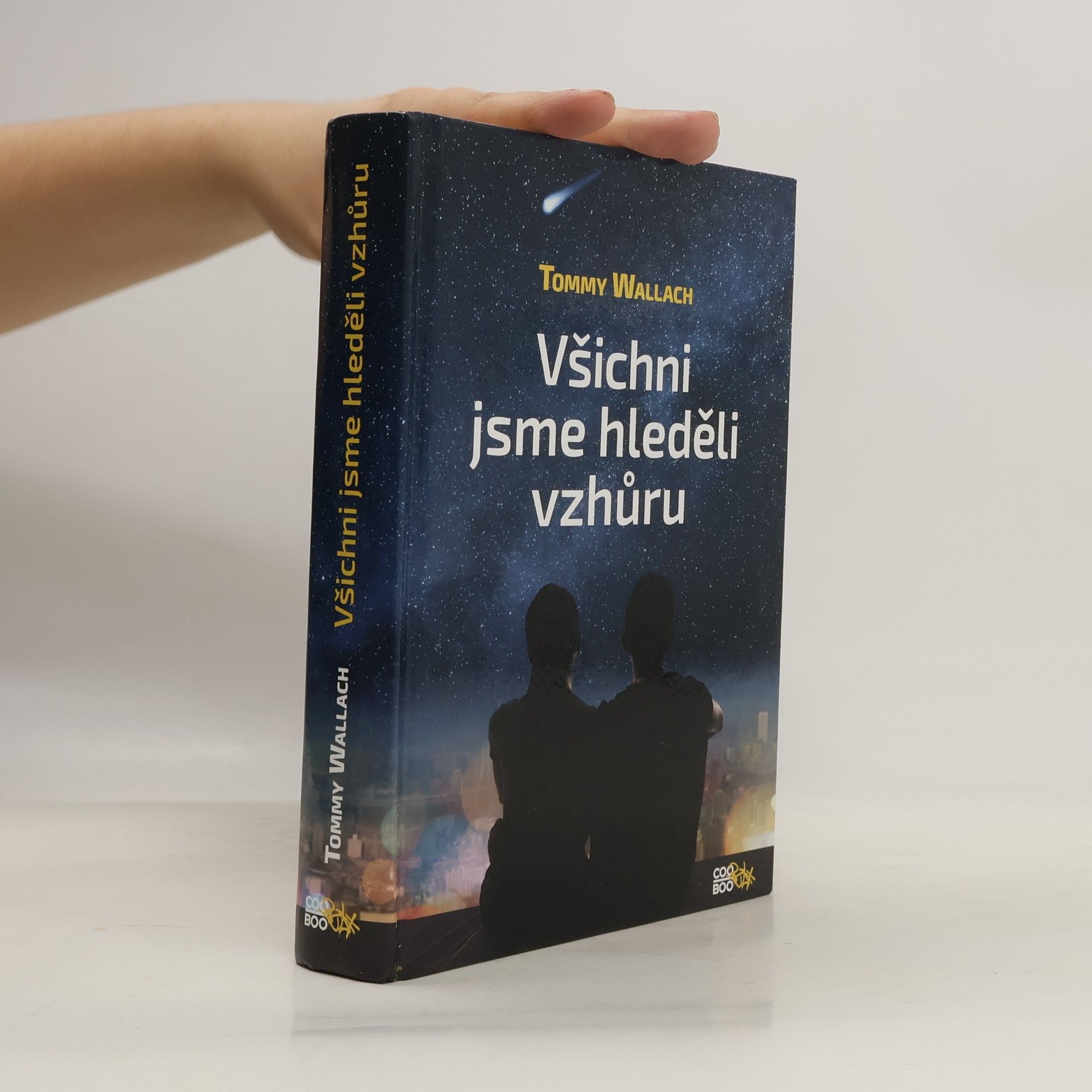 Tommy Wallach Všichni jsme hleděli vzhůru