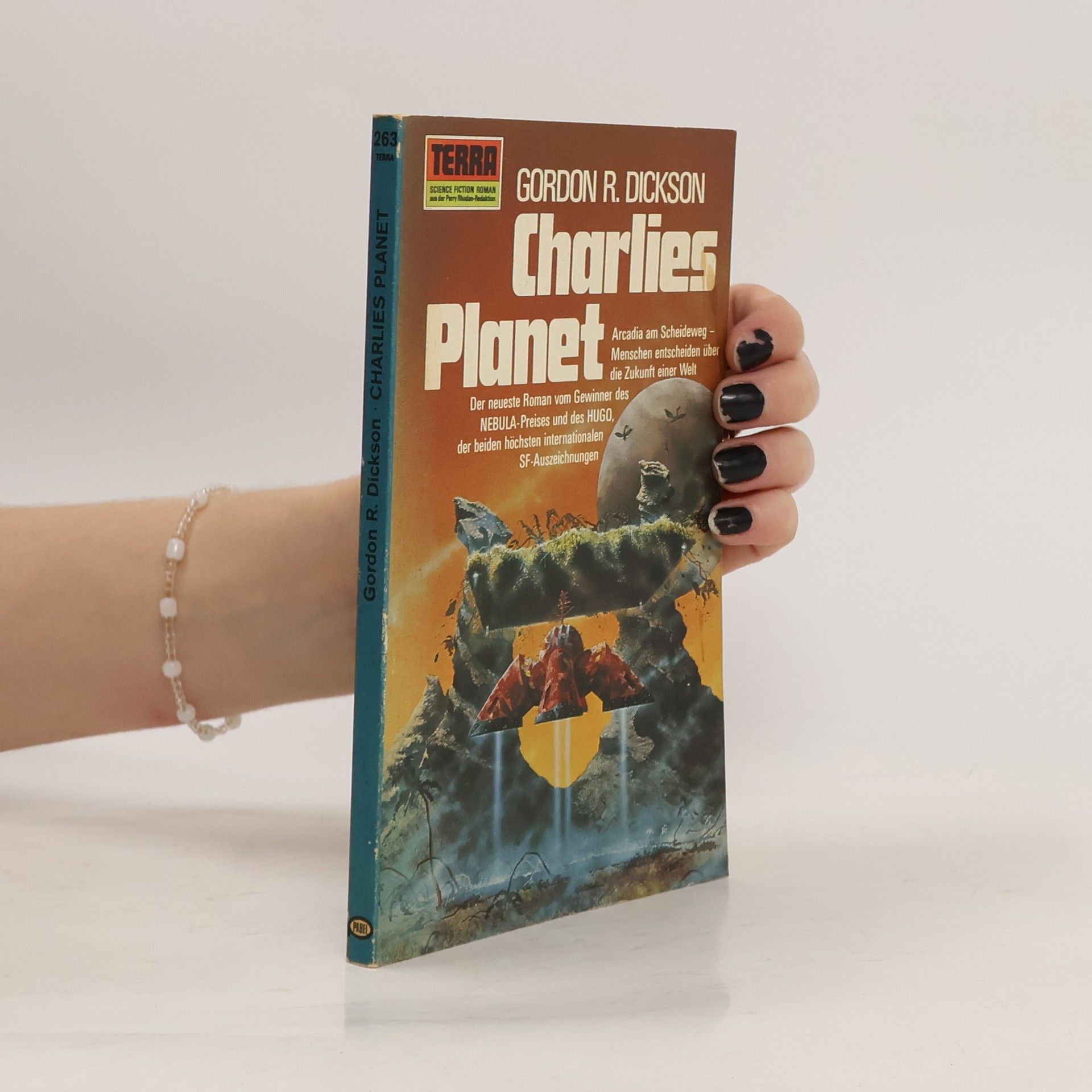 Gordon R. Dickson Charlies Planet