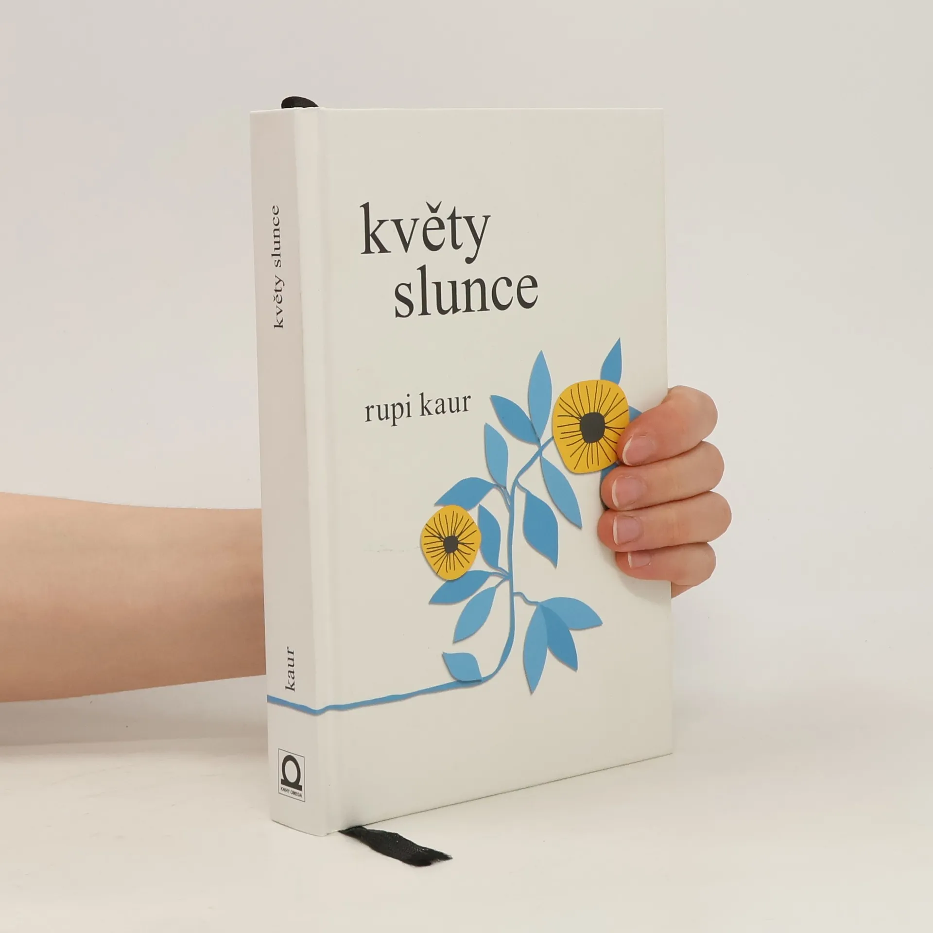 Květy slunce | Book | Rupi Kaur | CS