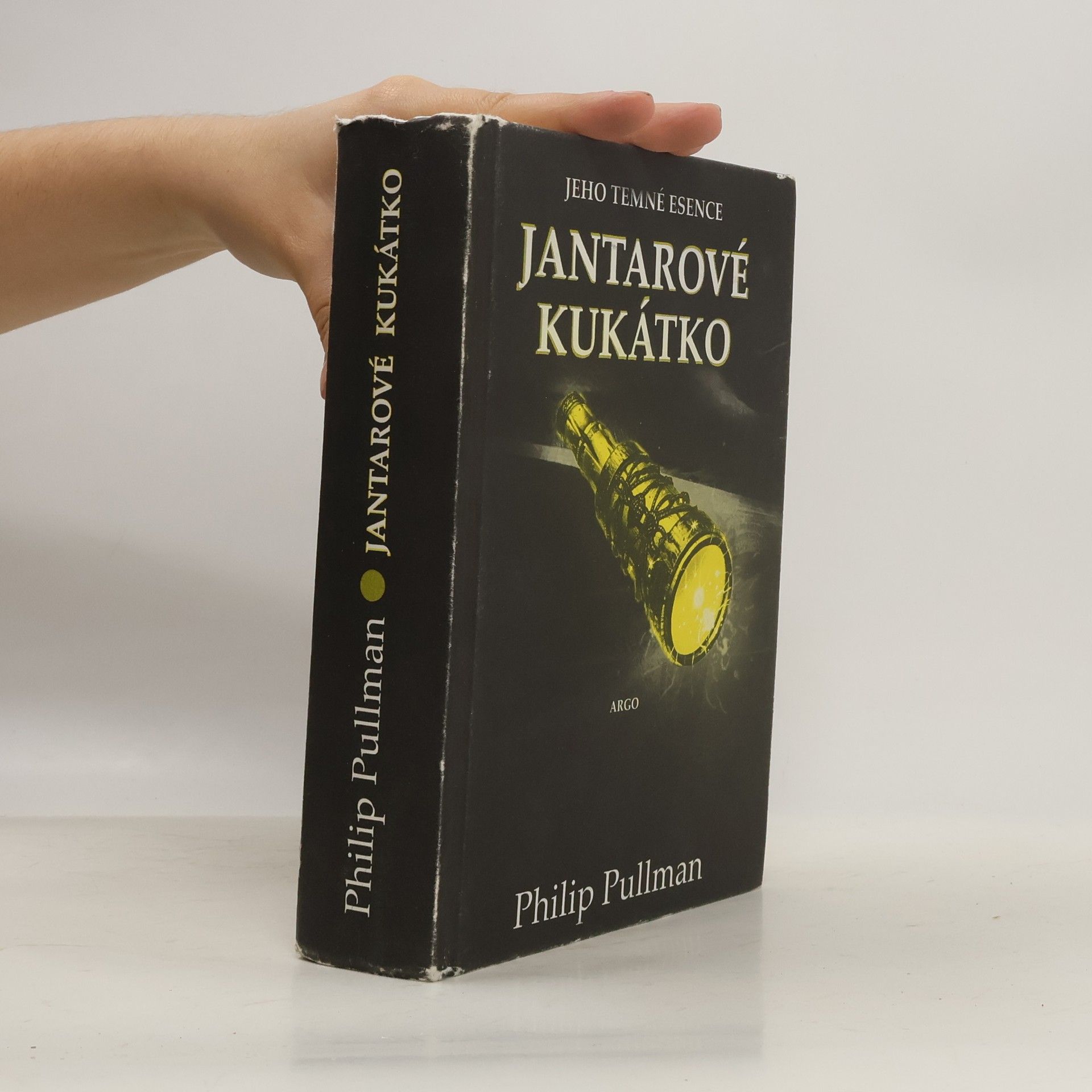 Philip Pullman Jeho temné esence. Jantarové kukátko