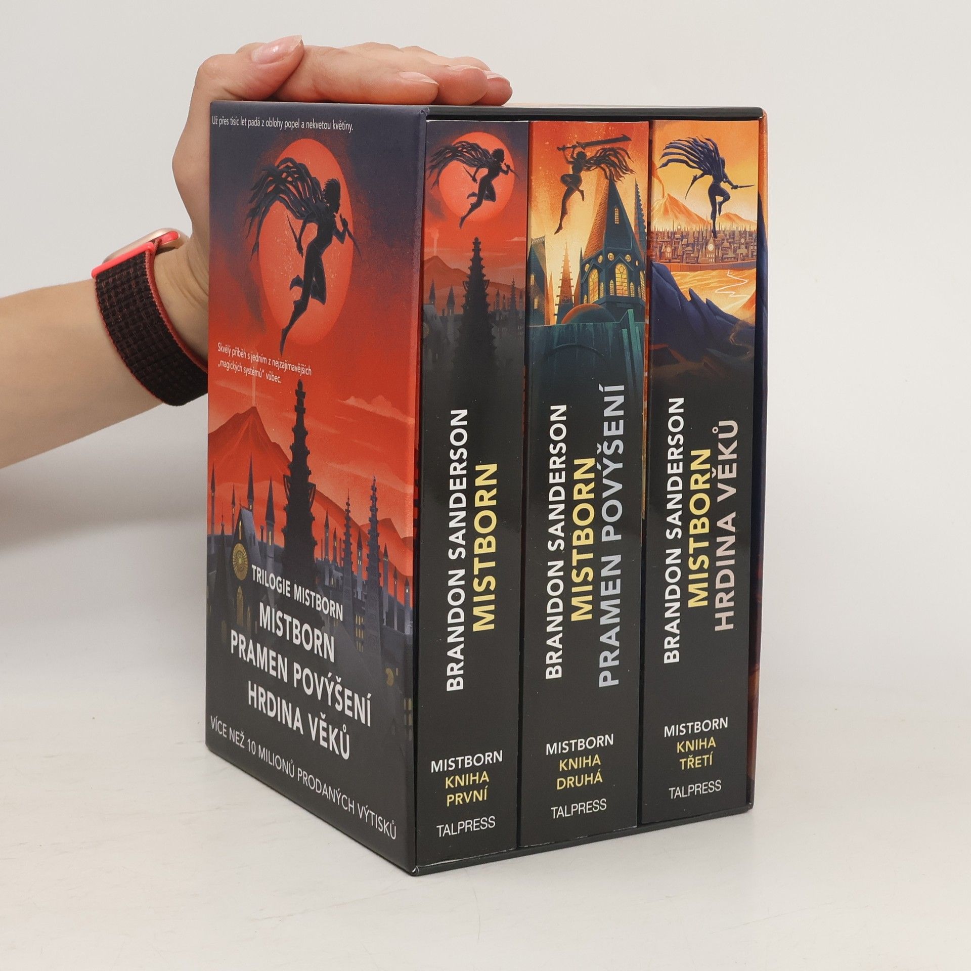 Brandon Sanderson Mistborn. Kniha 1.-3. Mistborn. Pramen povýšení. Hrdina věků