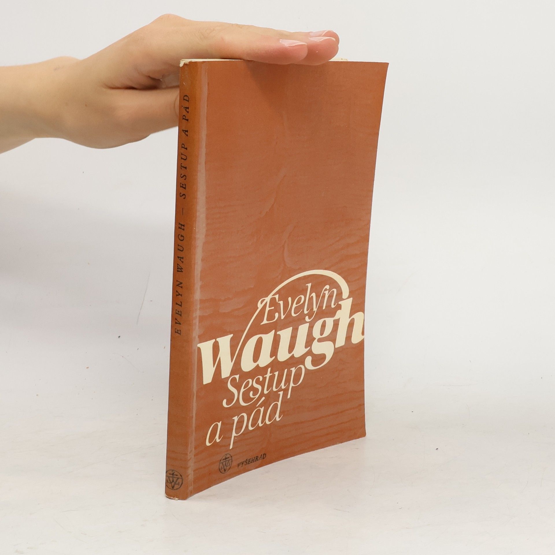Evelyn Waugh Sestup a pád