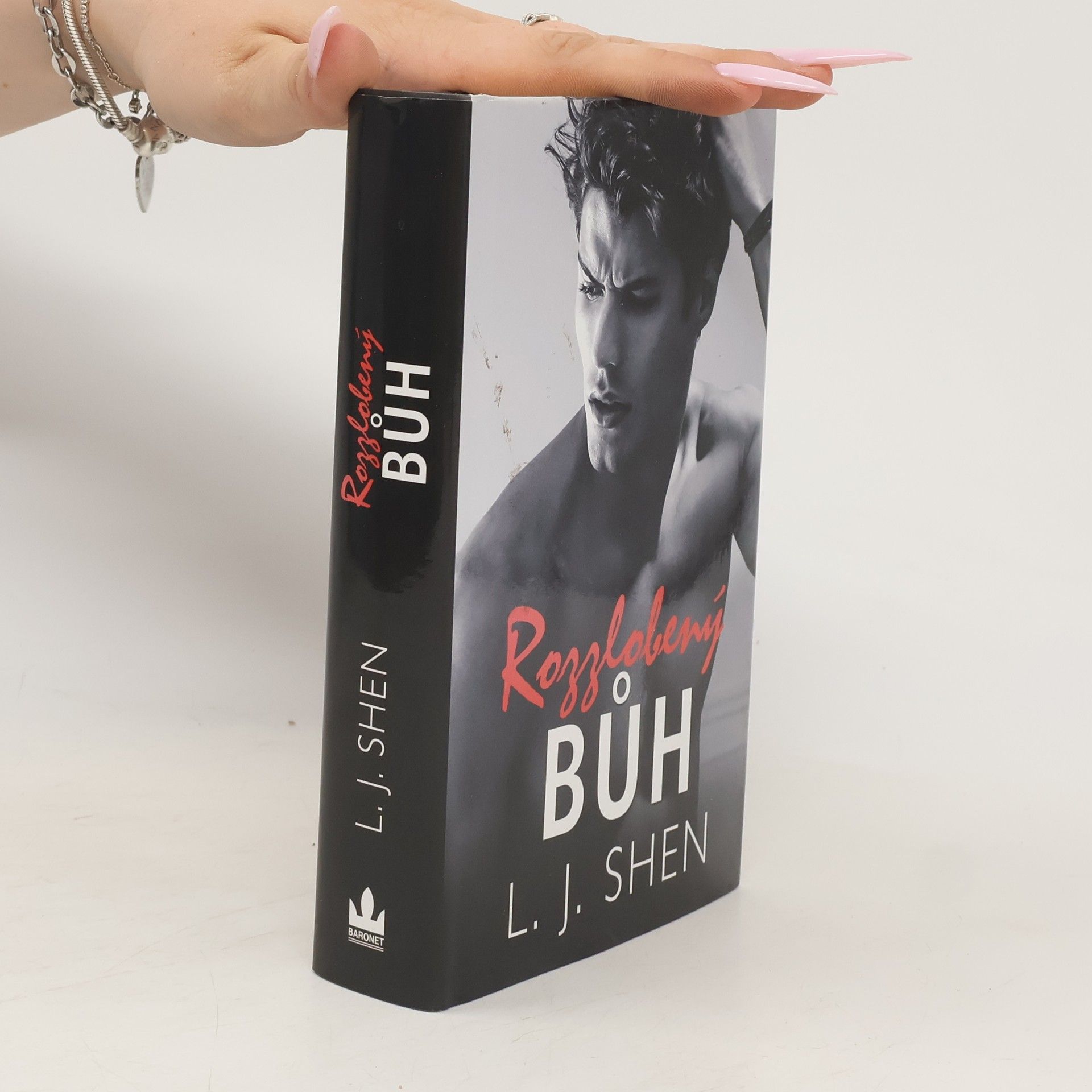 L. J. Shen Rozzlobený Bůh