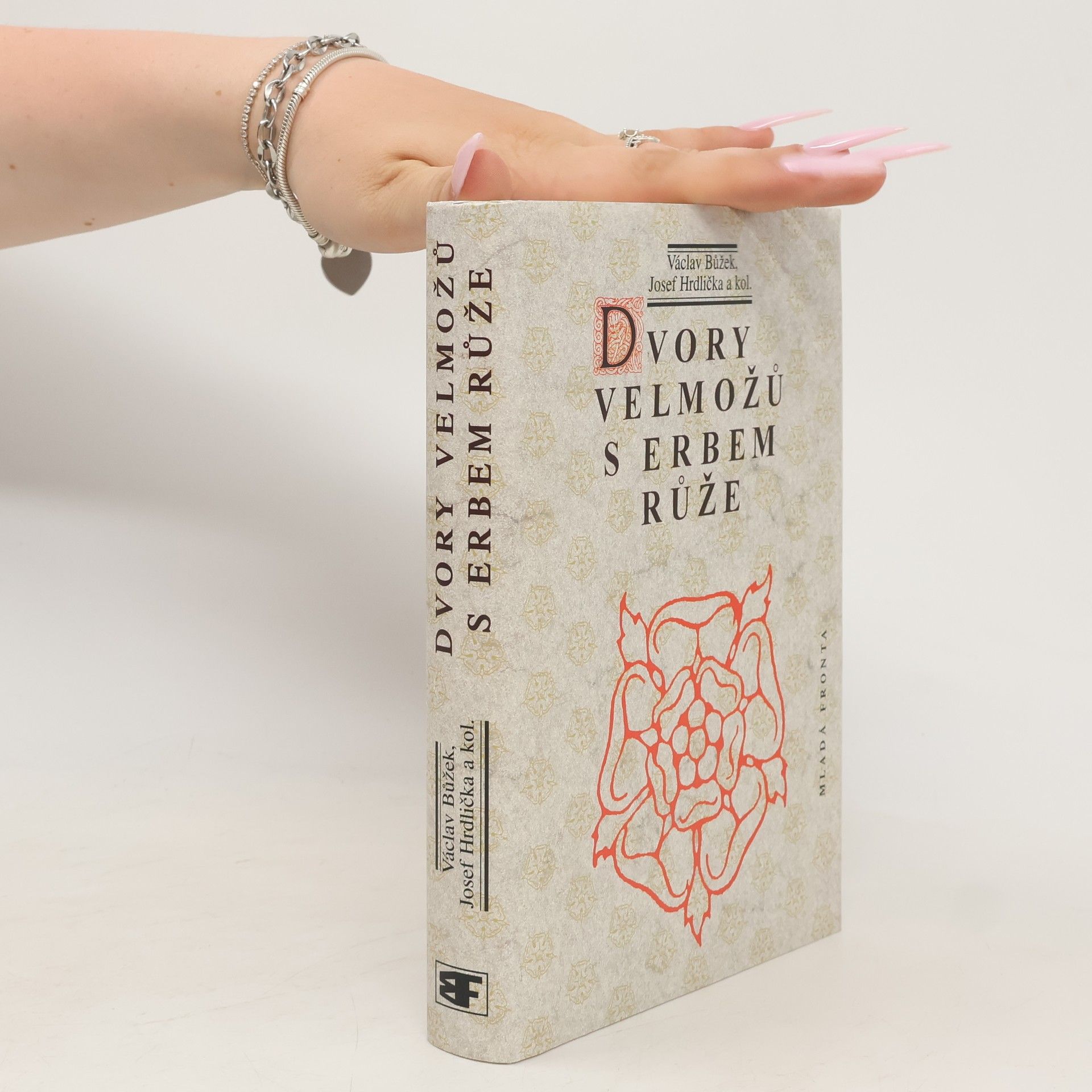 Václav Bůžek Dvory velmožů s erbem růže. Všední a sváteční dny posledních Rožmberků a pánů z Hradce