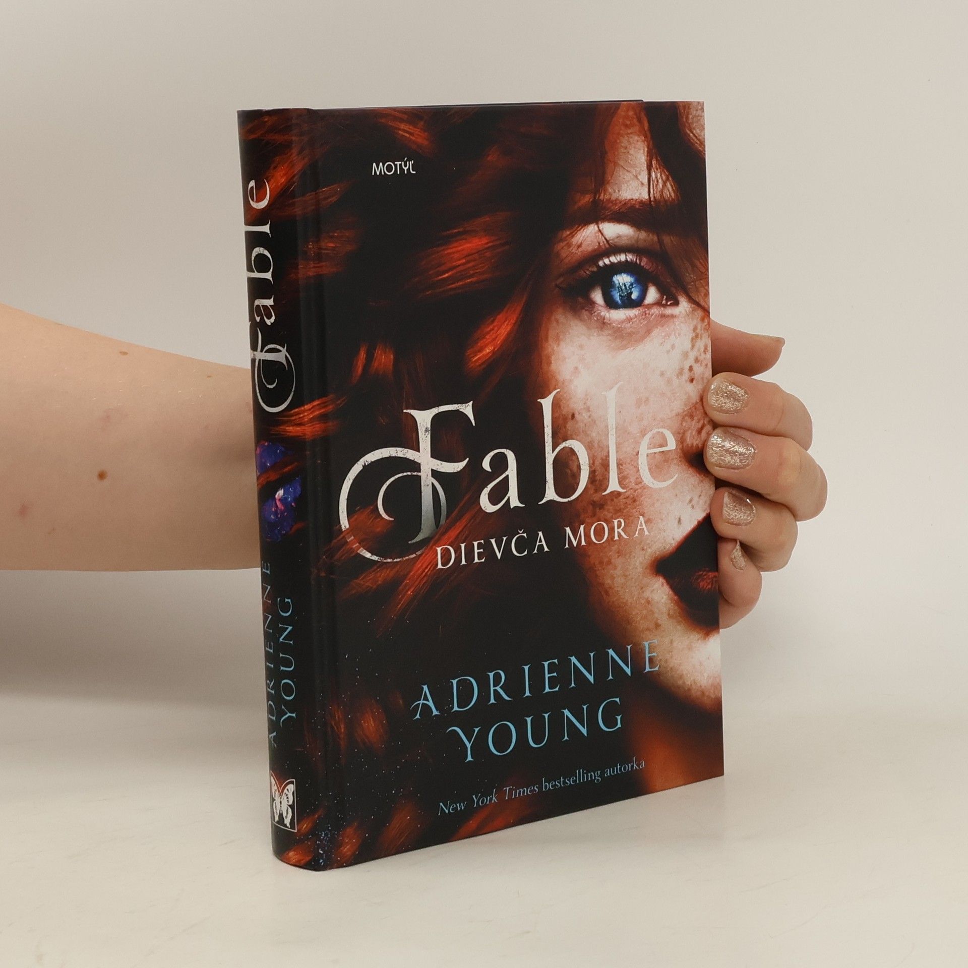 Adrienne Young Fable. Dievča mora